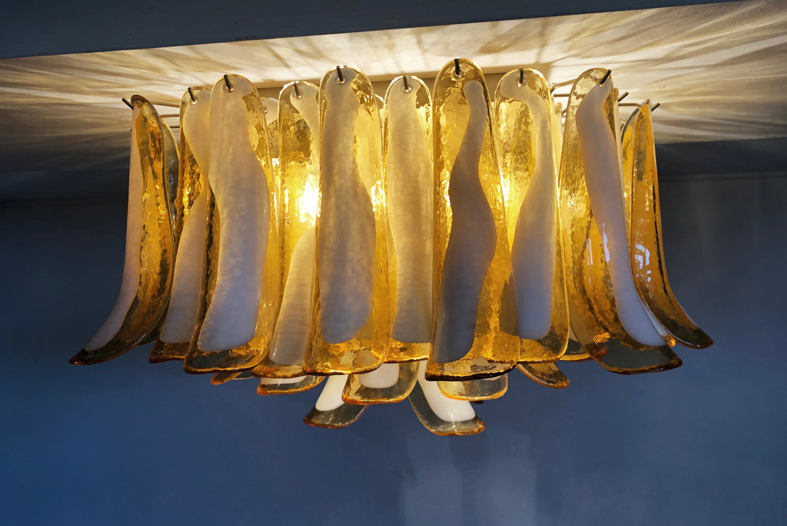 Murano Deckenlampe – 64 Karamel Blütenblattglas – Detail 8 – Murano Classics