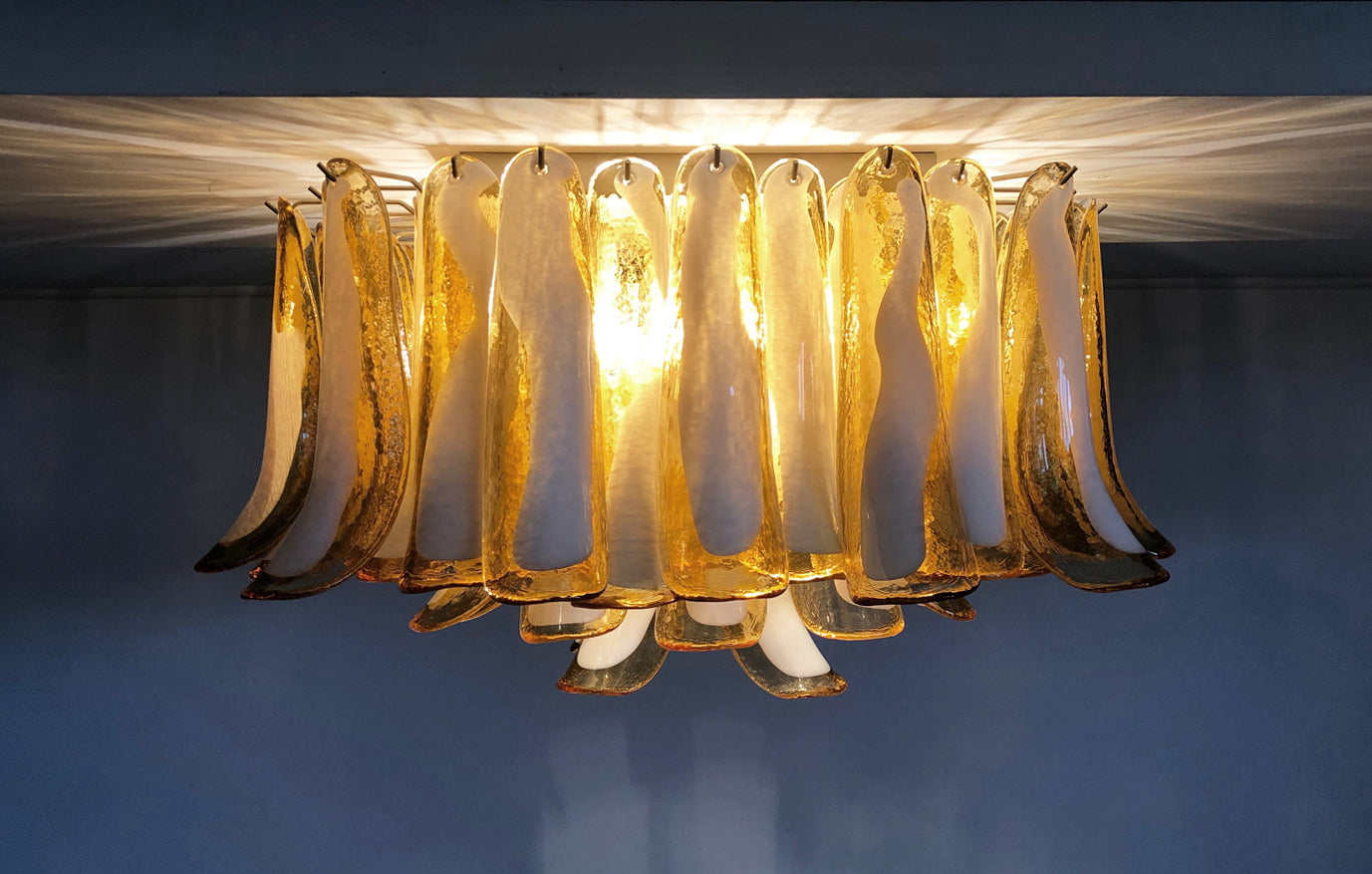 Murano Deckenlampe – 64 Karamel Blütenblattglas – Detail 10 – Murano Classics