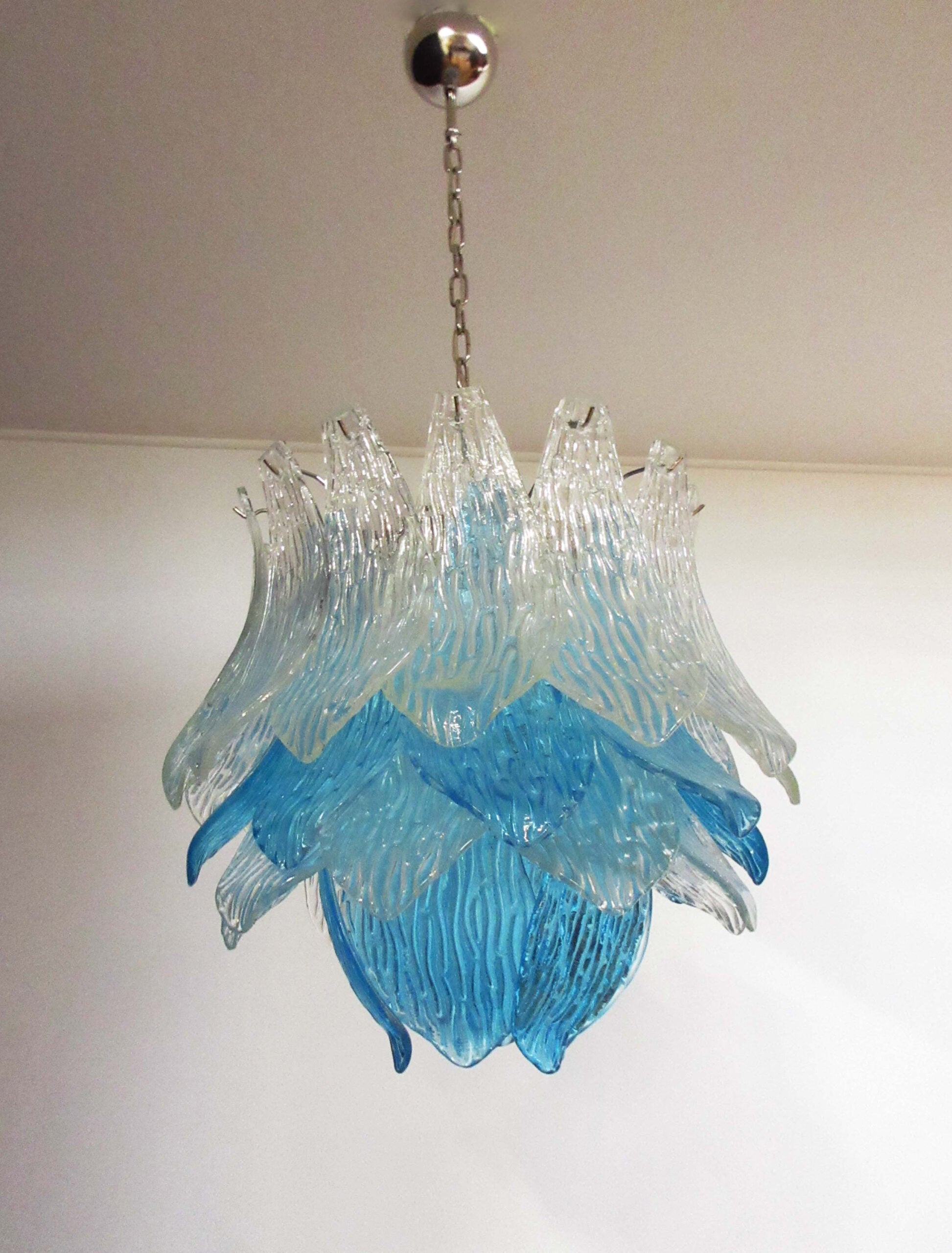 Lustre Murano – 38 Verres Crostoli Bleus – détail 5 – Murano Classics