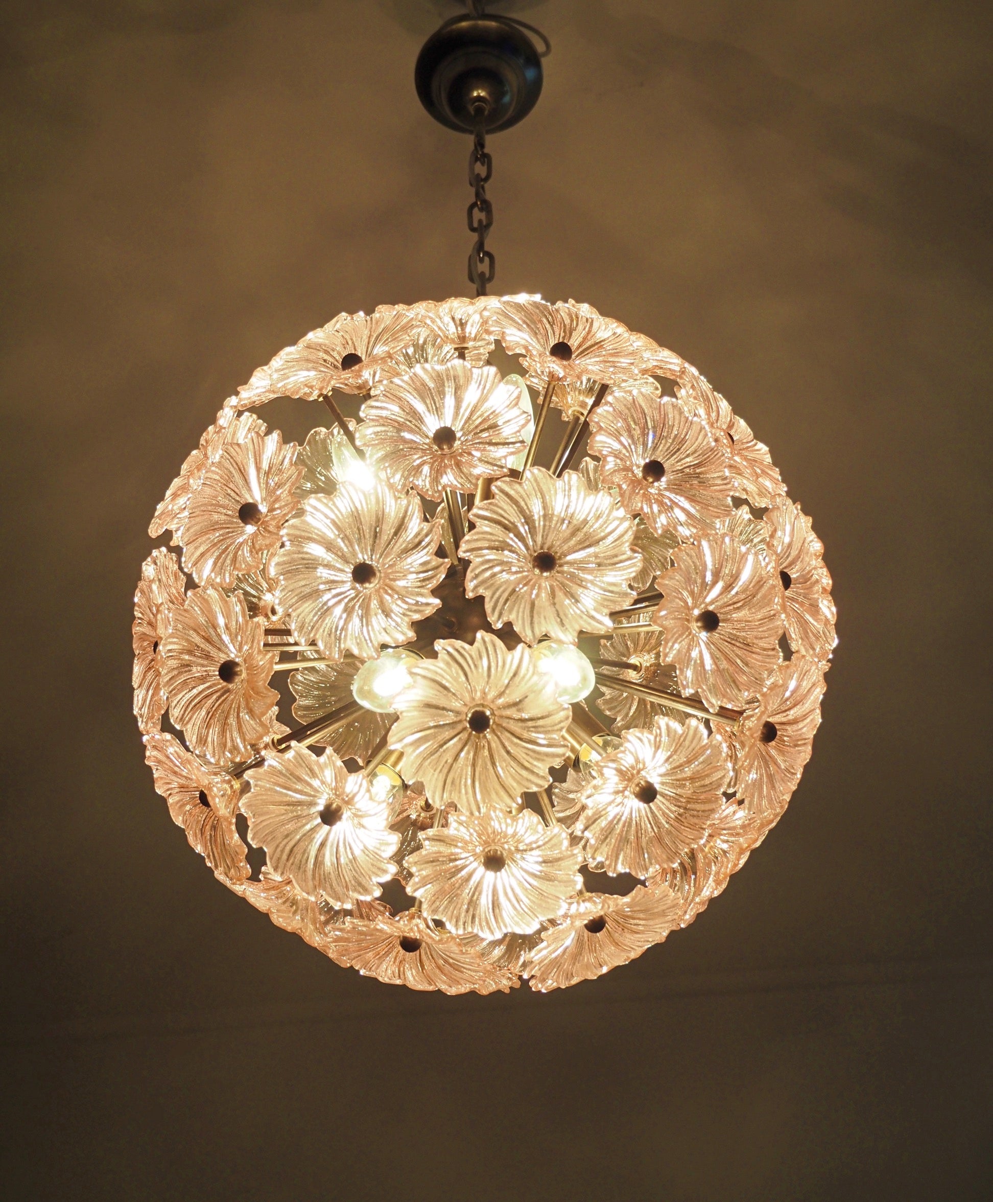 Murano Chandelier – 51 Pink Daisy Glass – detail 3 – Murano Classics