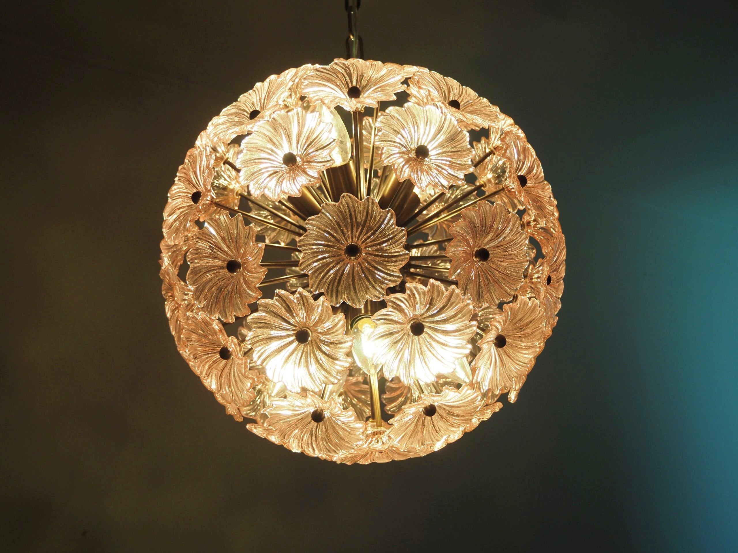 Murano Chandelier – 51 Pink Daisy Glass – detail 4 – Murano Classics
