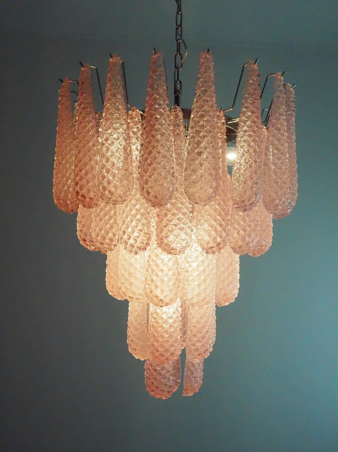 Murano Lysekrone | 52 Rosa Dråpeglass