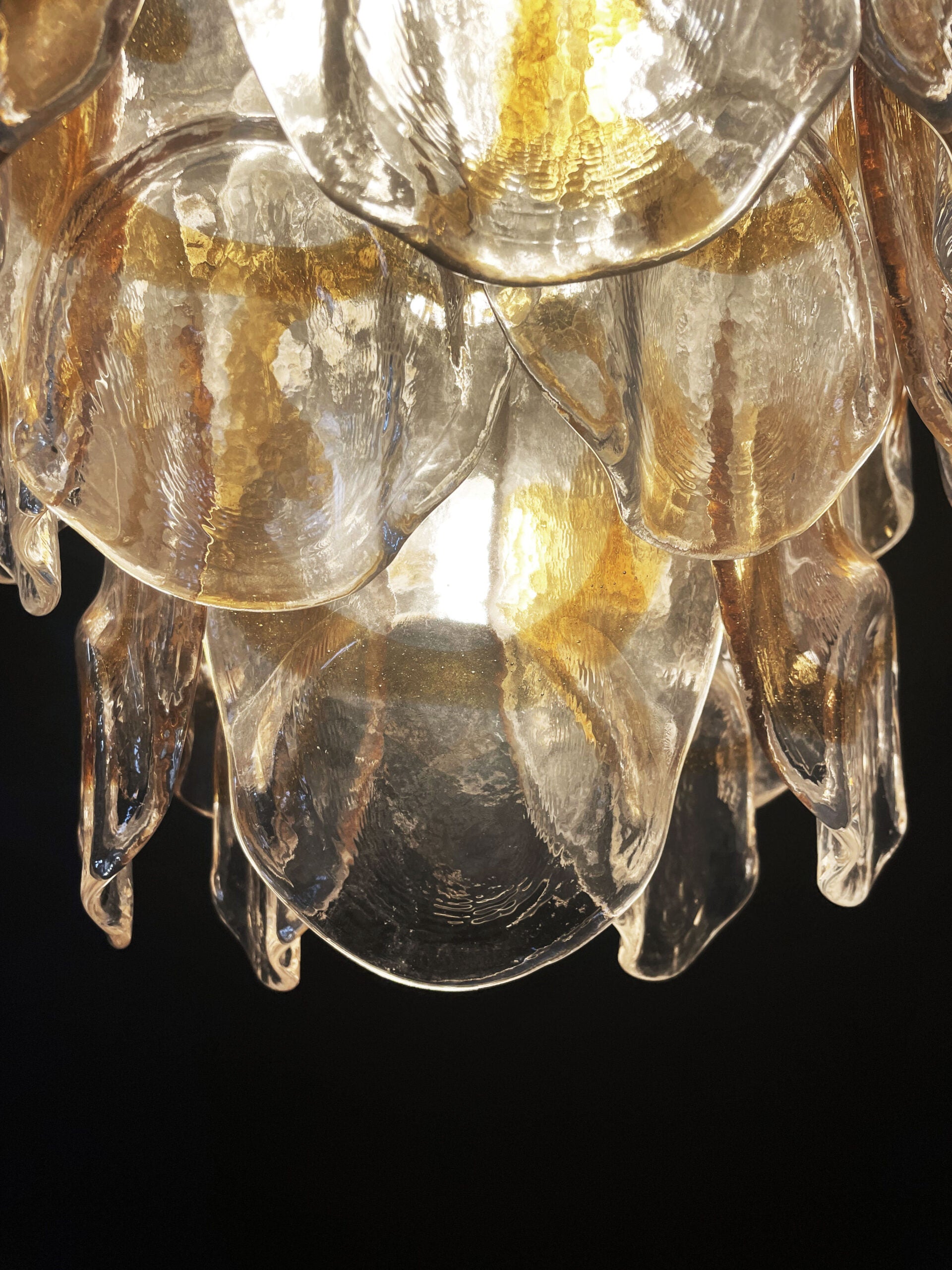 Lustre Murano – 41 Verres Crostoli Jaunes – détail 7 – Murano Classics