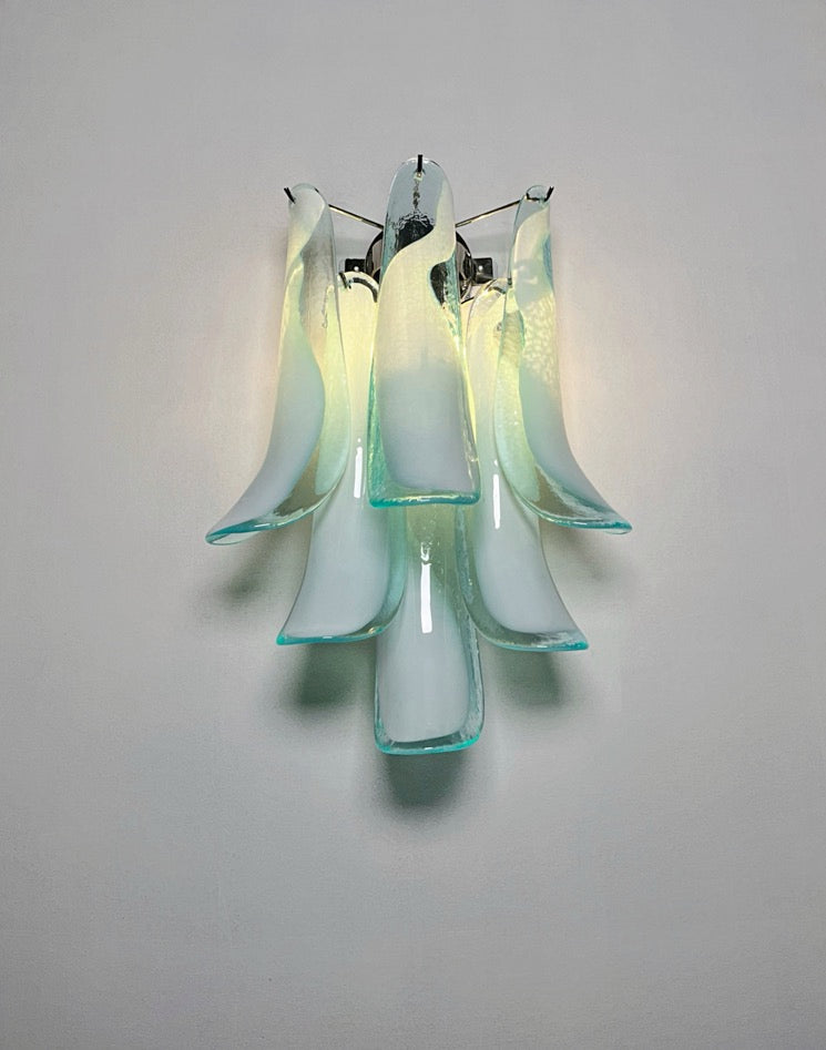 Murano Wandlampe – 6 Türkise Lattimo Blütenblattglas – 2er-Set – Detail 4 – Murano Classics