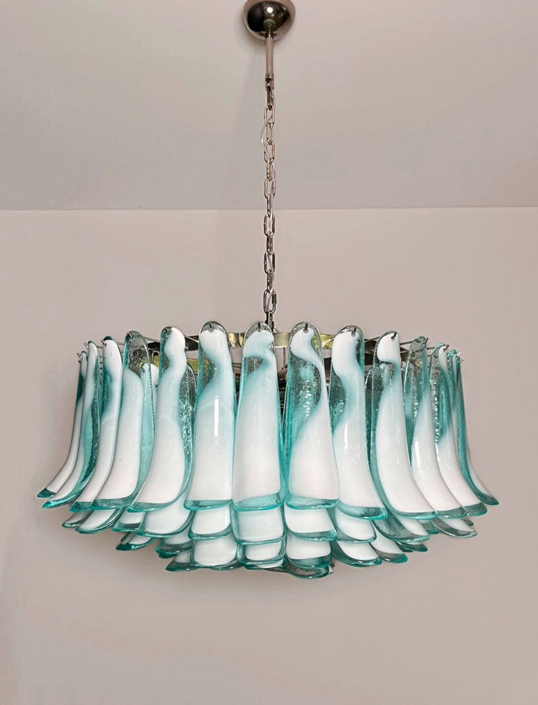 Murano Lysekrone | 101 Hvite Turkise Lattimo Konglebladglass