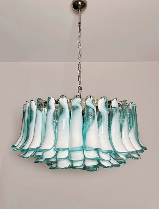 Murano Lysekrone | 101 Hvite Turkise Lattimo Konglebladglass
