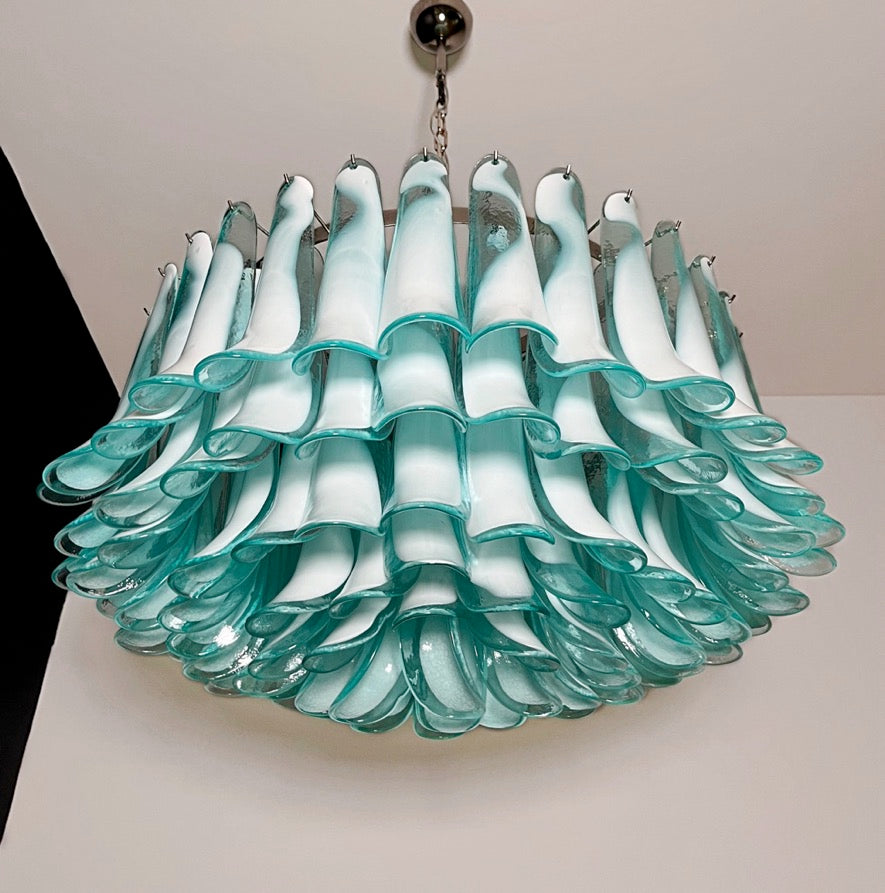 Murano Lysekrone | 101 Hvite Turkise Lattimo Konglebladglass