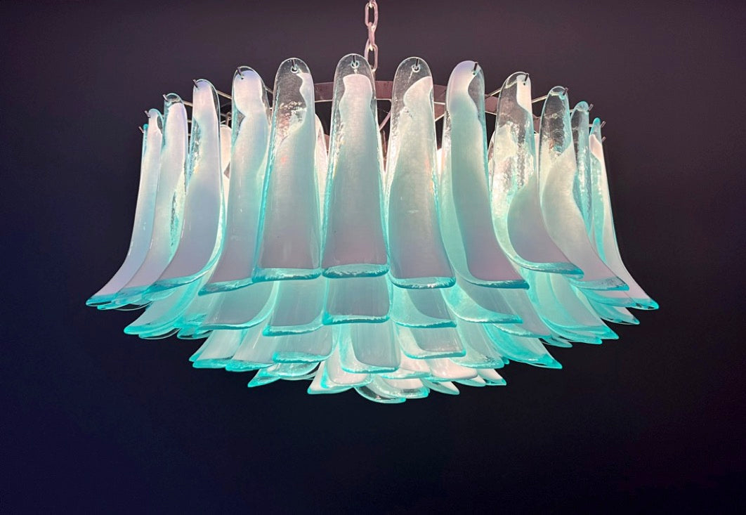 Murano Lysekrone | 101 Hvite Turkise Lattimo Konglebladglass