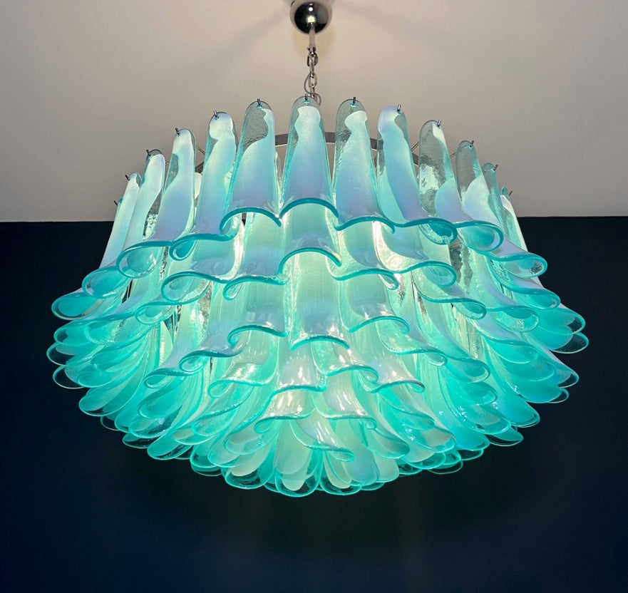 Murano Lysekrone | 101 Hvite Turkise Lattimo Konglebladglass