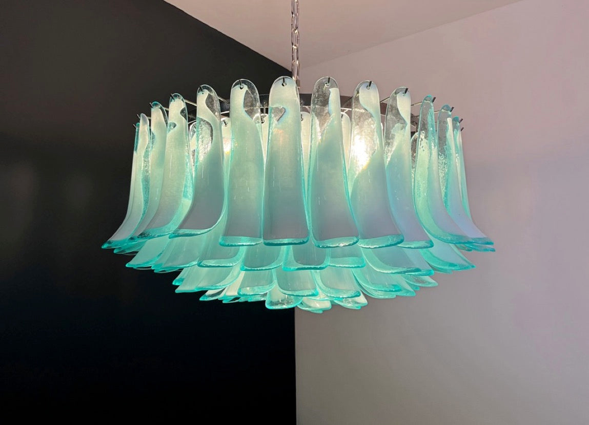Murano Lysekrone – 101 Hvite Turkise Lattimo Konglebladglass – detalj 5 – Murano Classics