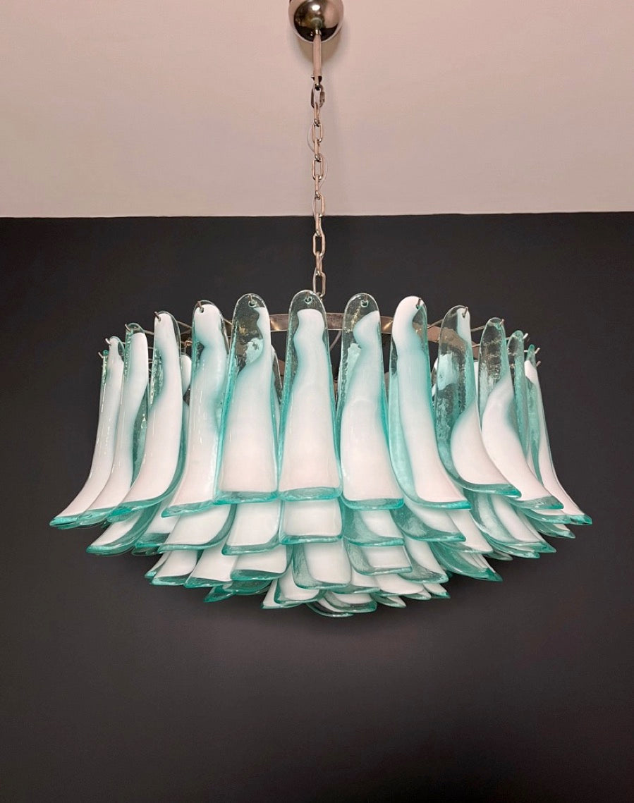 Murano Lysekrone | 101 Hvite Turkise Lattimo Konglebladglass