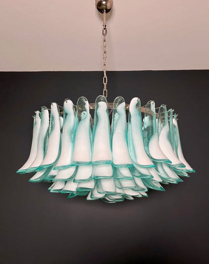Murano Lysekrone | 101 Hvite Turkise Lattimo Konglebladglass