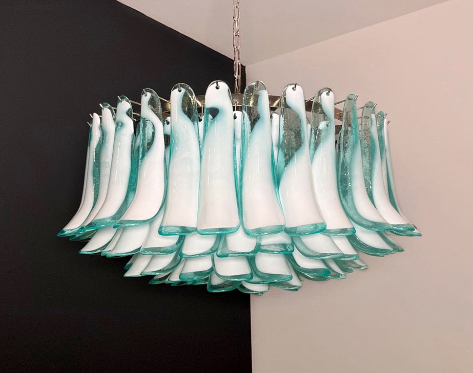 Murano Lysekrone | 101 Hvite Turkise Lattimo Konglebladglass