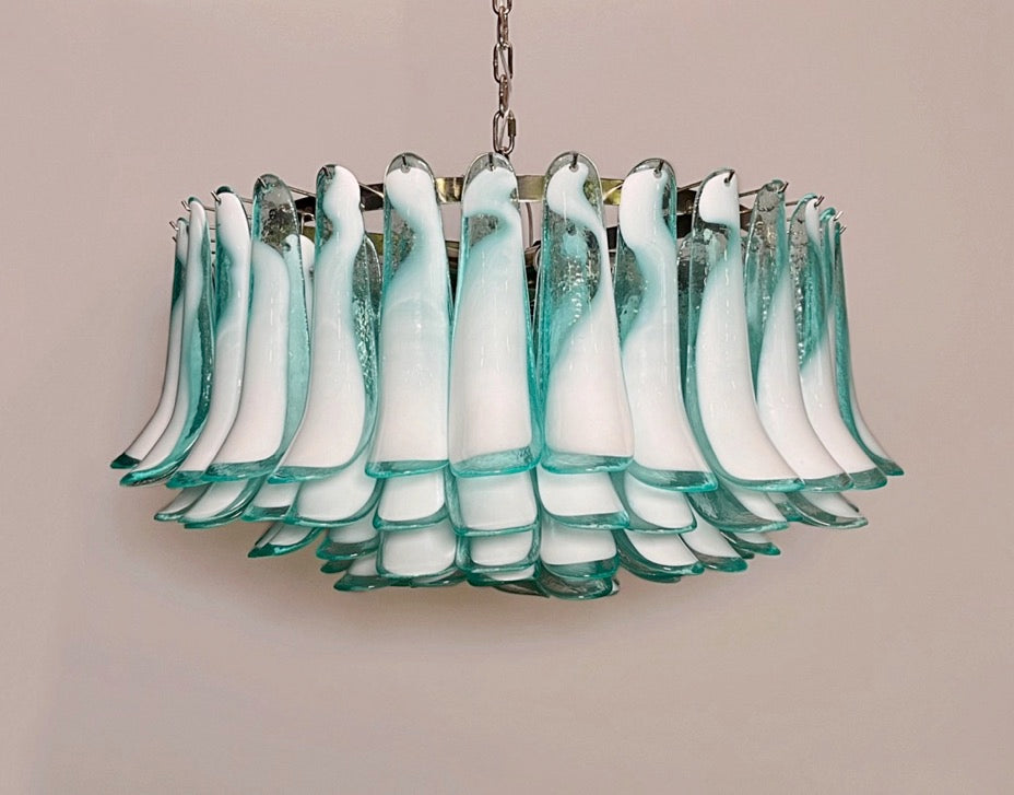 Murano Lysekrone | 101 Hvite Turkise Lattimo Konglebladglass