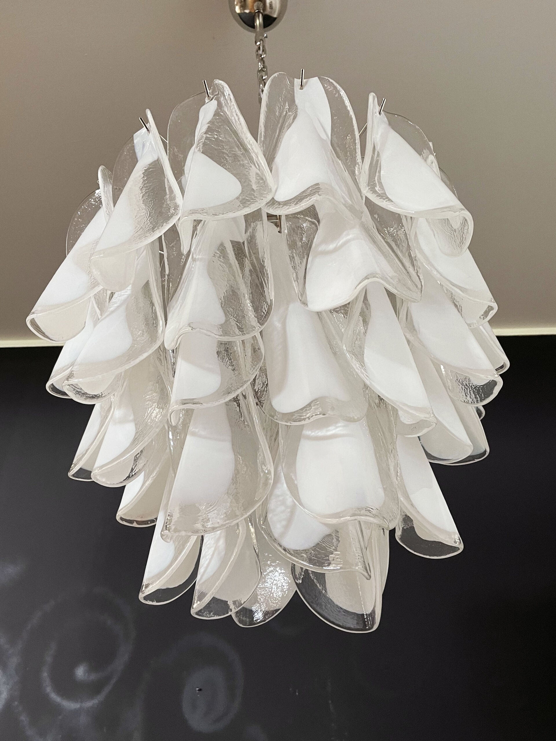 Murano Lysekrone – 41 Hvite Rondiniglass – detalj 9 – Murano Classics