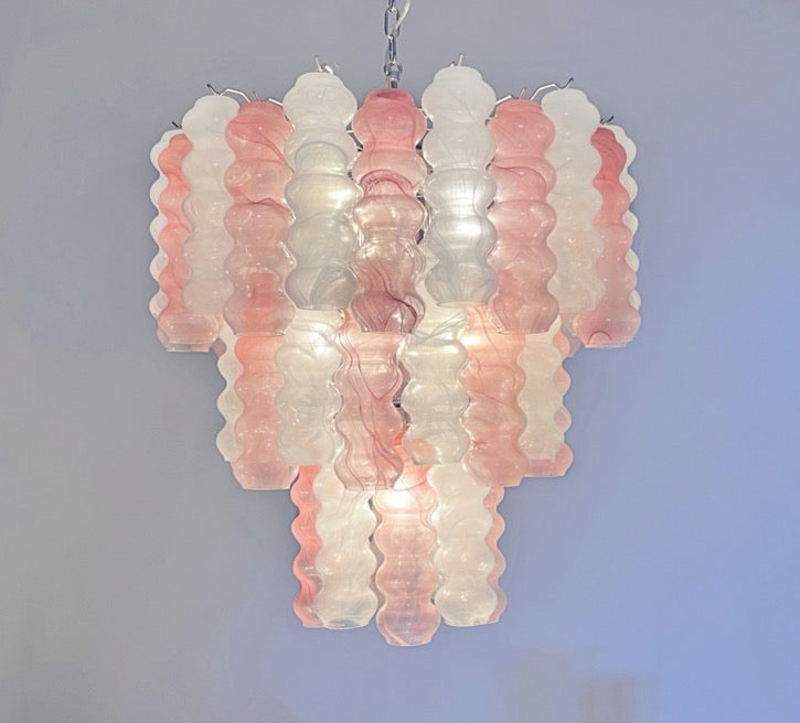 Murano Lysekrone | 48 Rosa Hvite Alabaster Rørglass