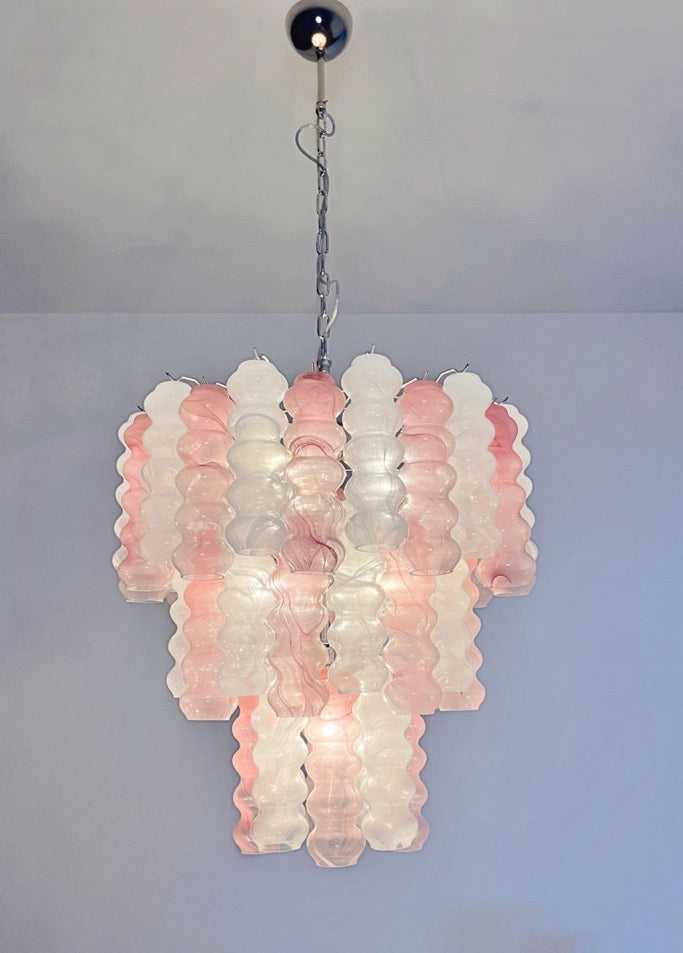 Murano Lysekrone | 48 Rosa Hvite Alabaster Rørglass