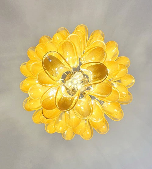 Murano Lysekrone | 52 Hvite Lattimo Karamell Konglebladglass