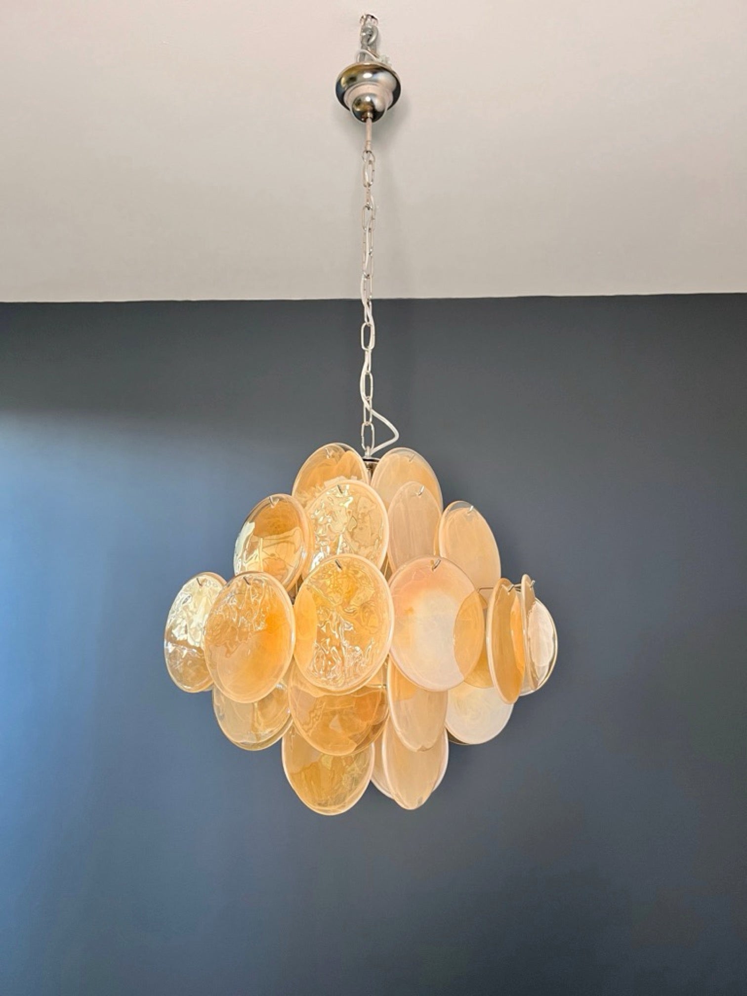 Murano Lysekrone | 36 Alabaster Gull Iris Diskglass