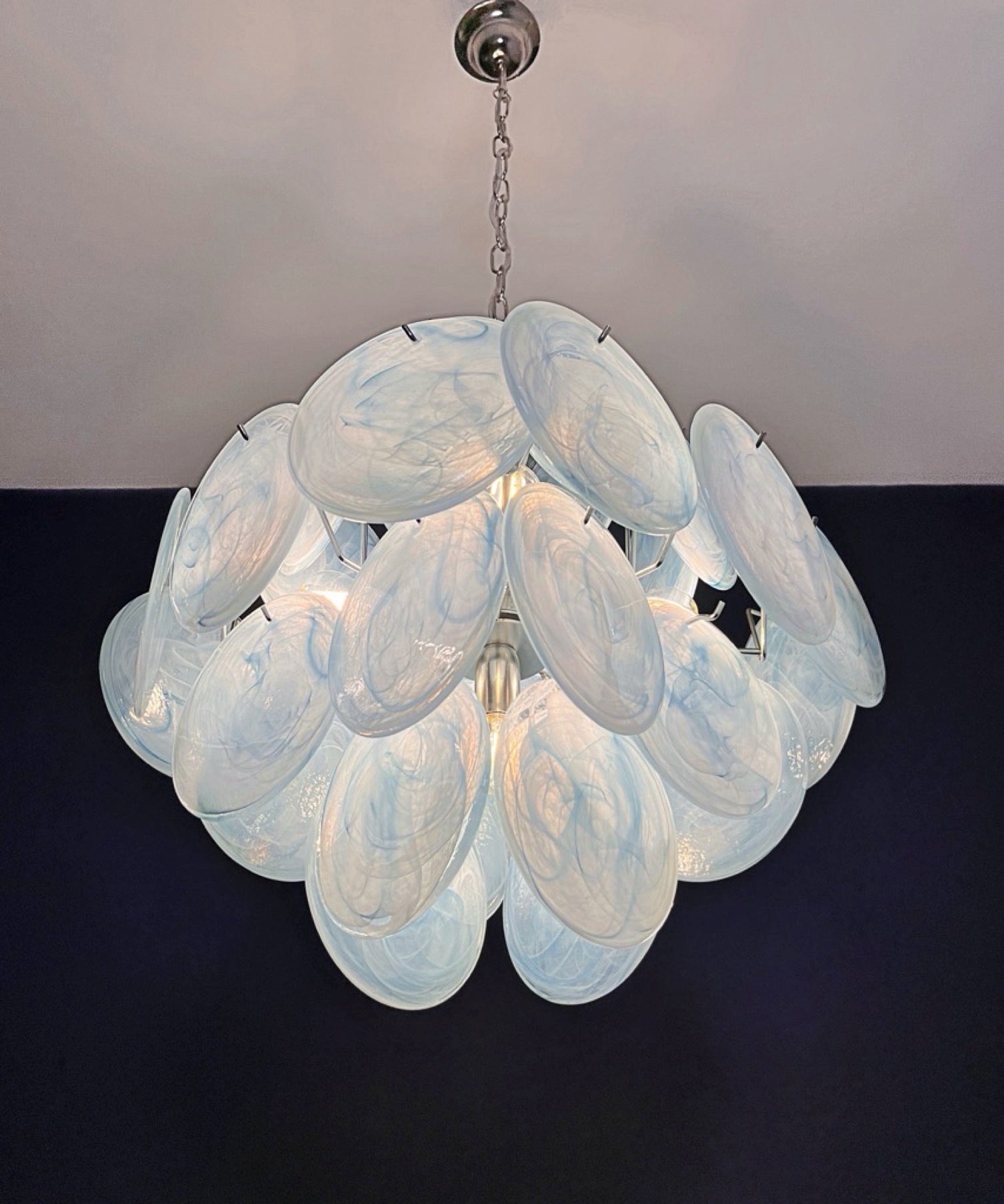 Murano Lysekrone | 36 Blå Alabaster Iris Diskglass