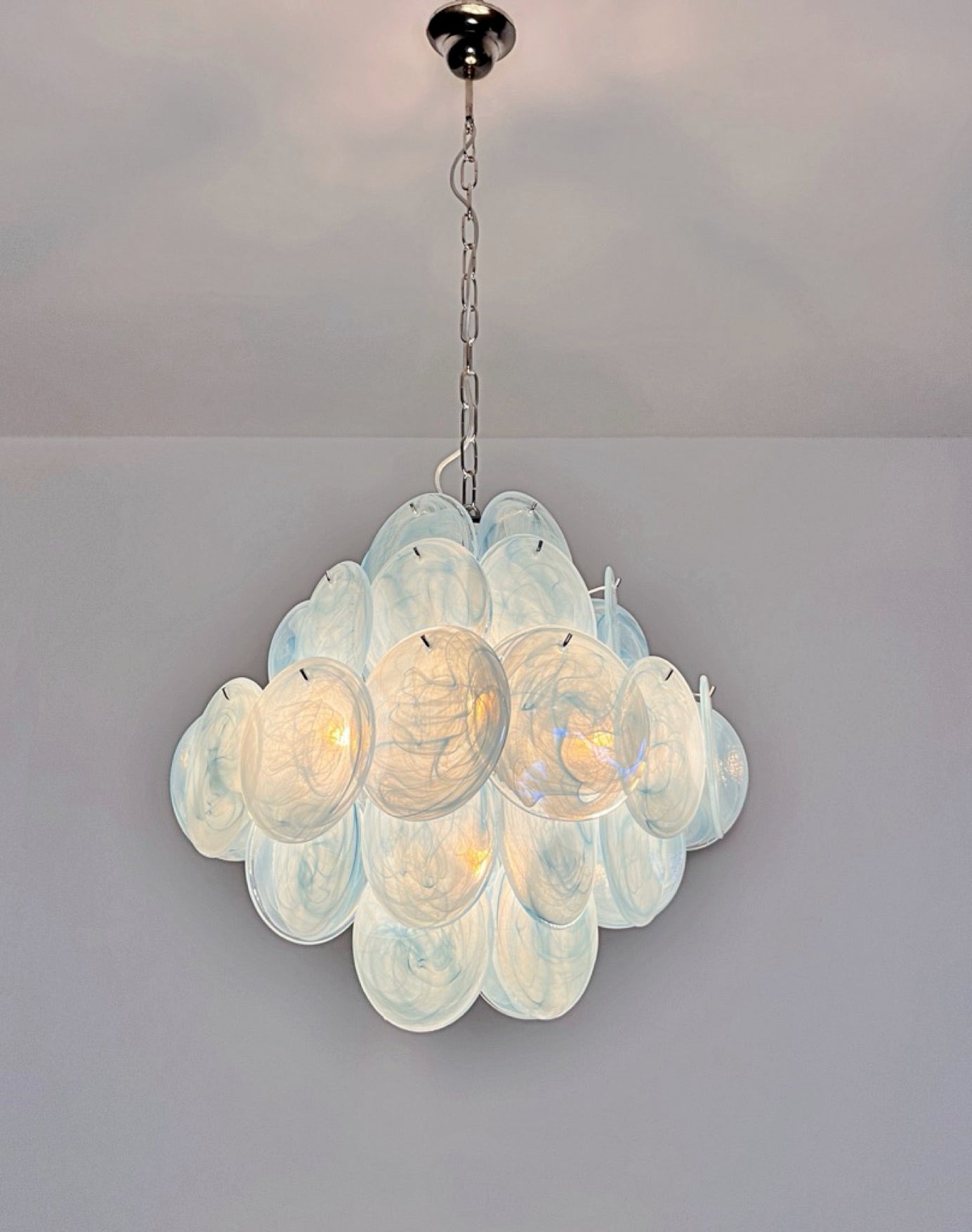 Murano Lysekrone | 36 Blå Alabaster Iris Diskglass