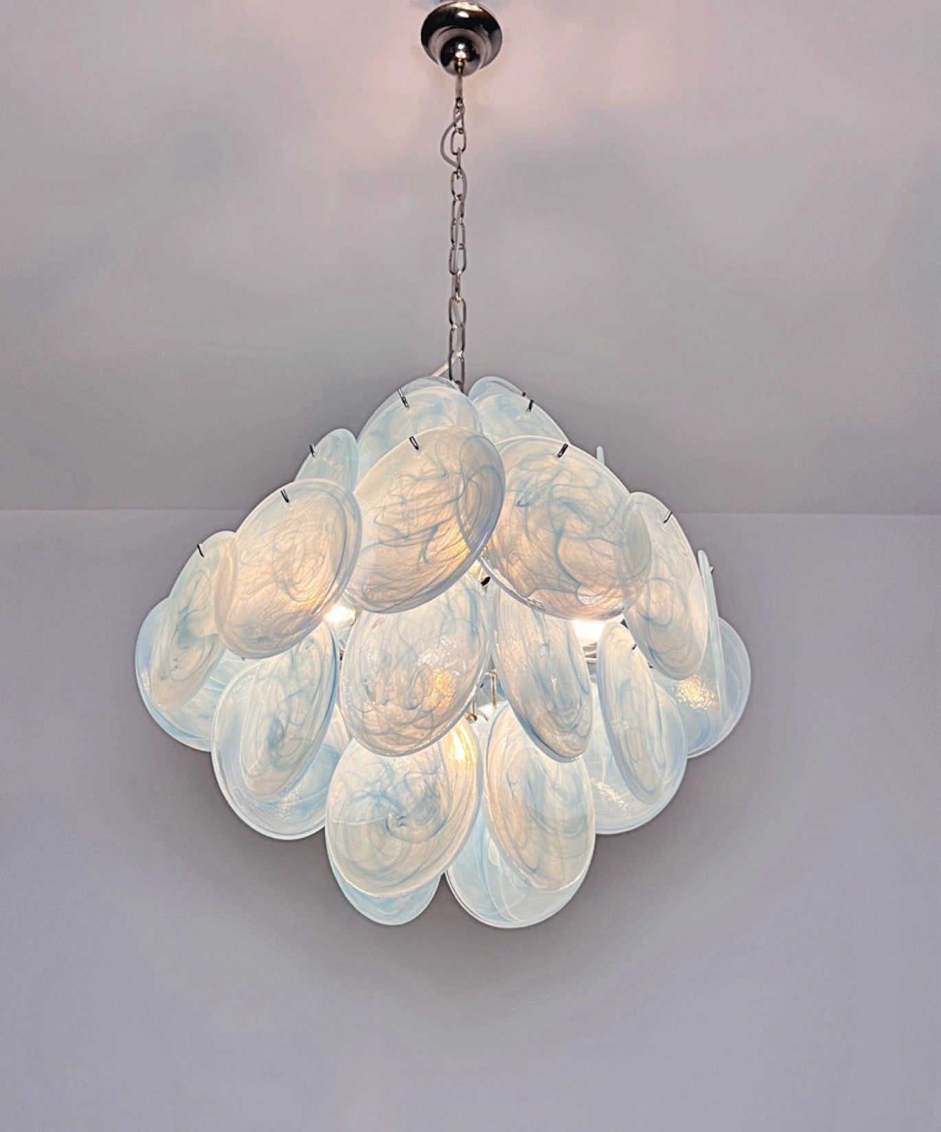 Murano Lysekrone | 36 Blå Alabaster Iris Diskglass