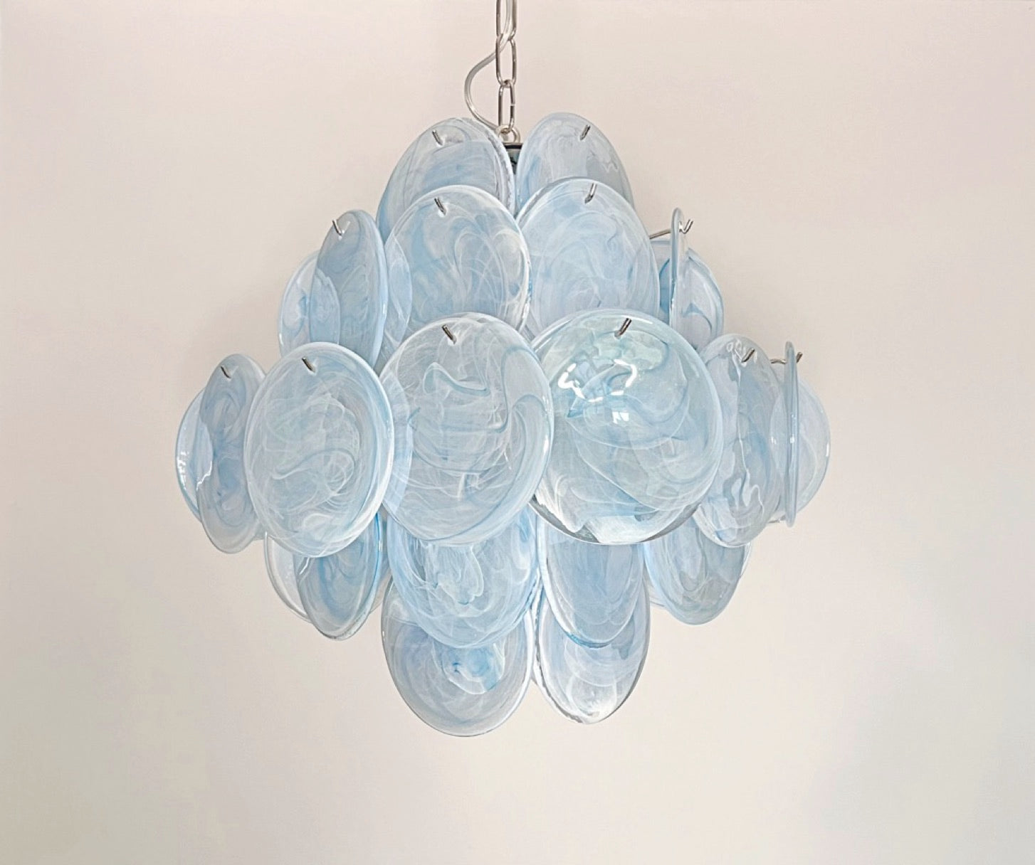 Murano Lysekrone | 36 Blå Alabaster Iris Diskglass