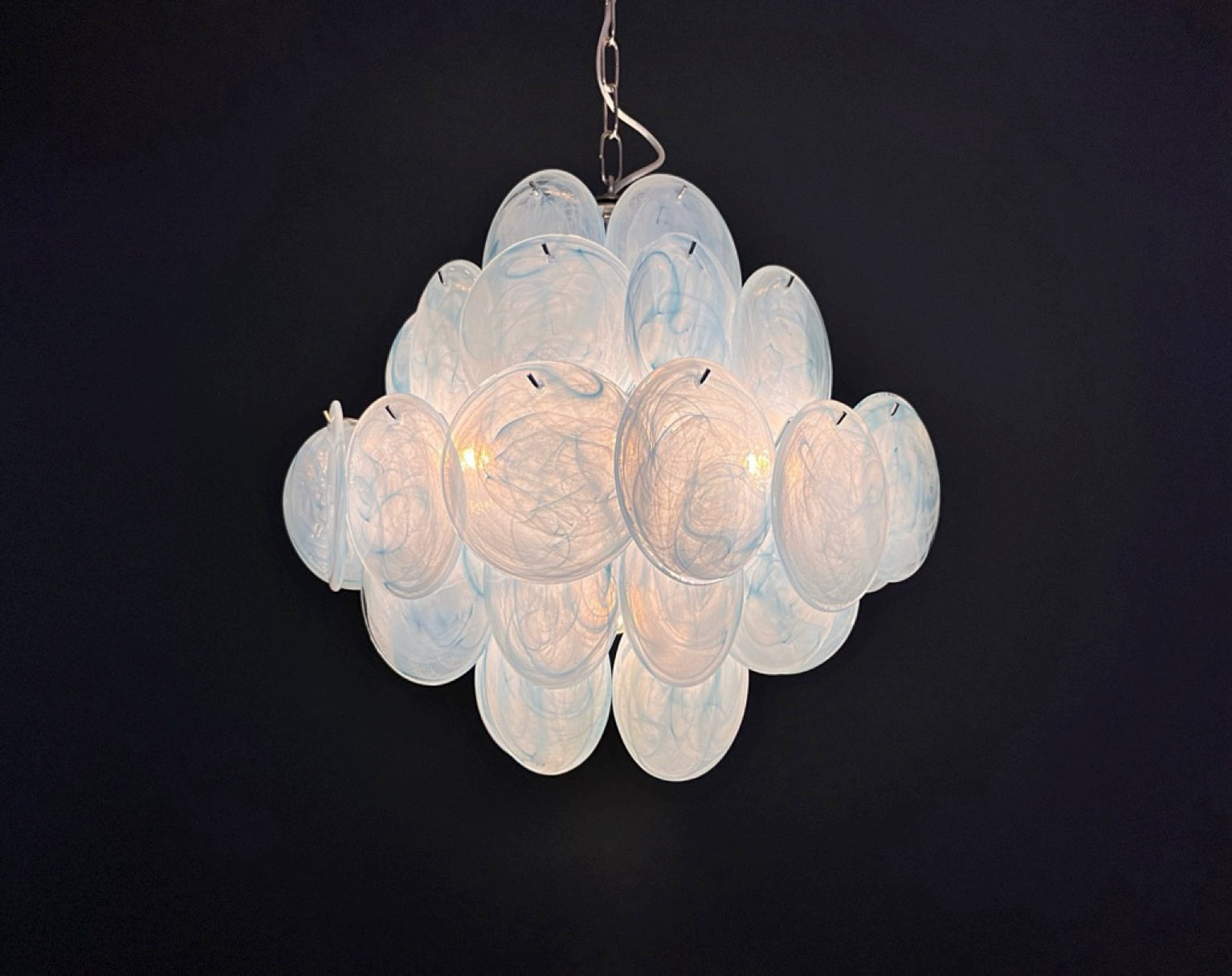 Murano Lysekrone | 36 Blå Alabaster Iris Diskglass