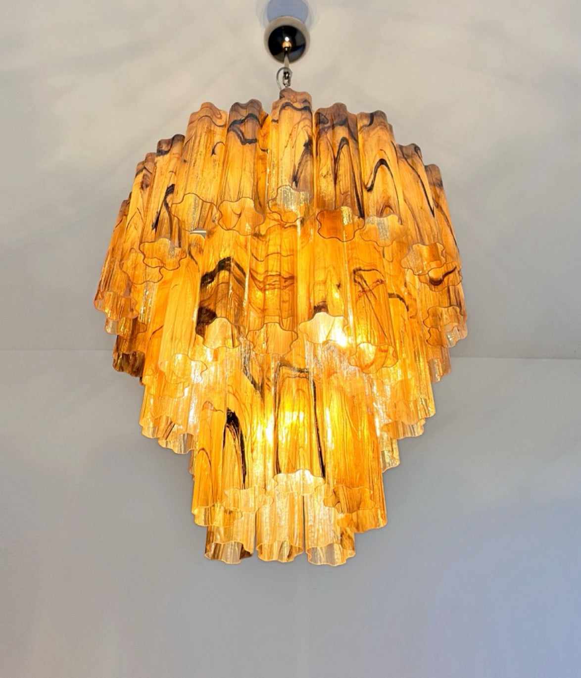 Murano Lysekrone | 48 Gule Alabaster Sorte Rørglass