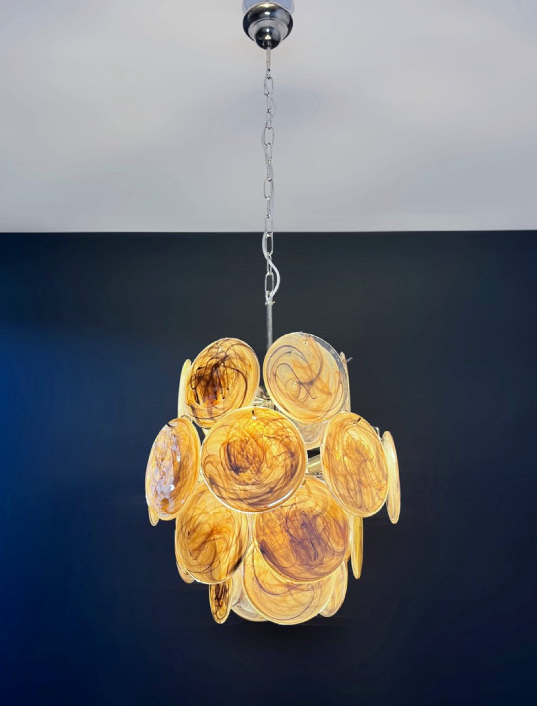 Murano Lysekrone | 24 Sort Alabaster Diskglass