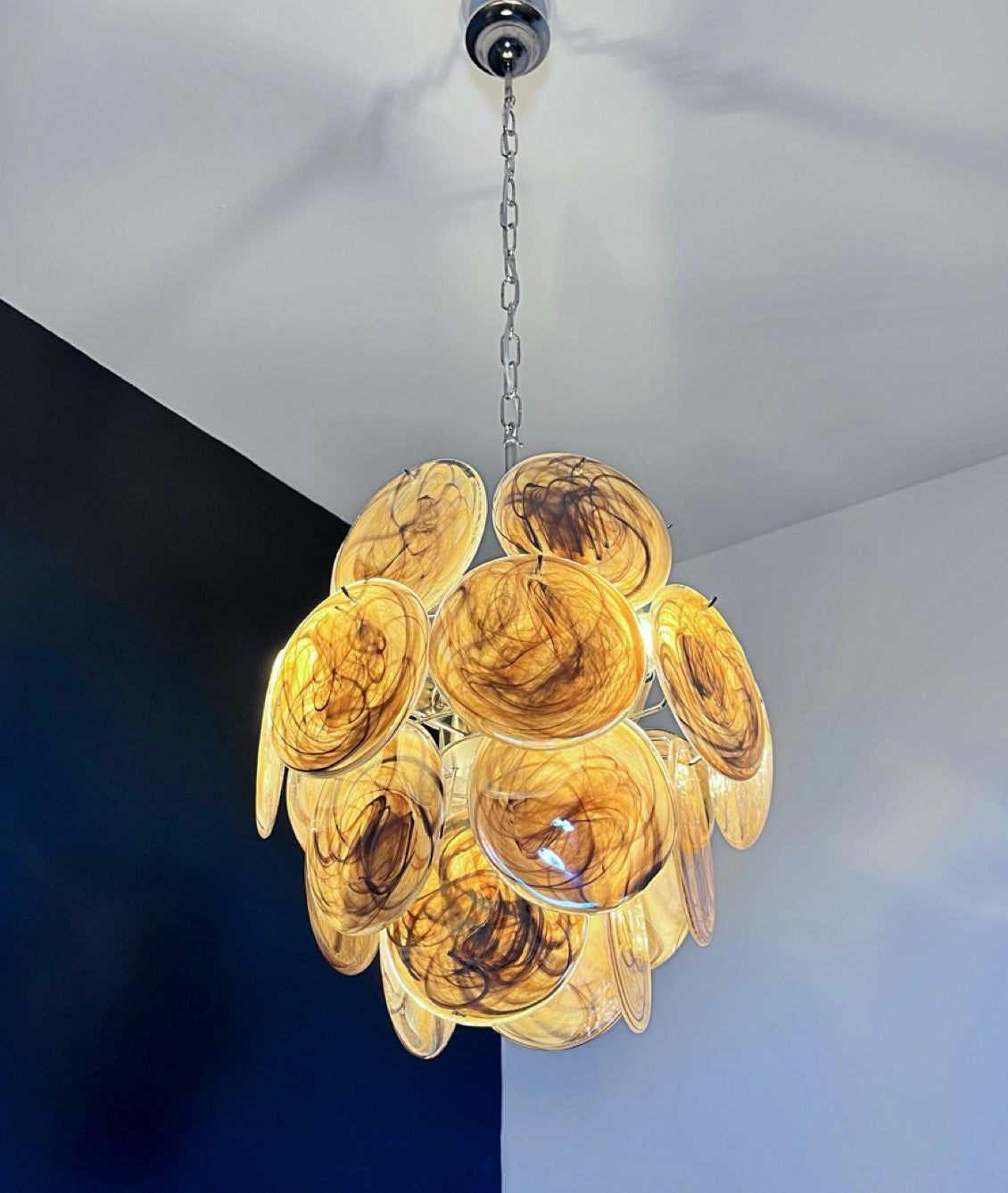 Murano Lysekrone | 24 Sort Alabaster Diskglass