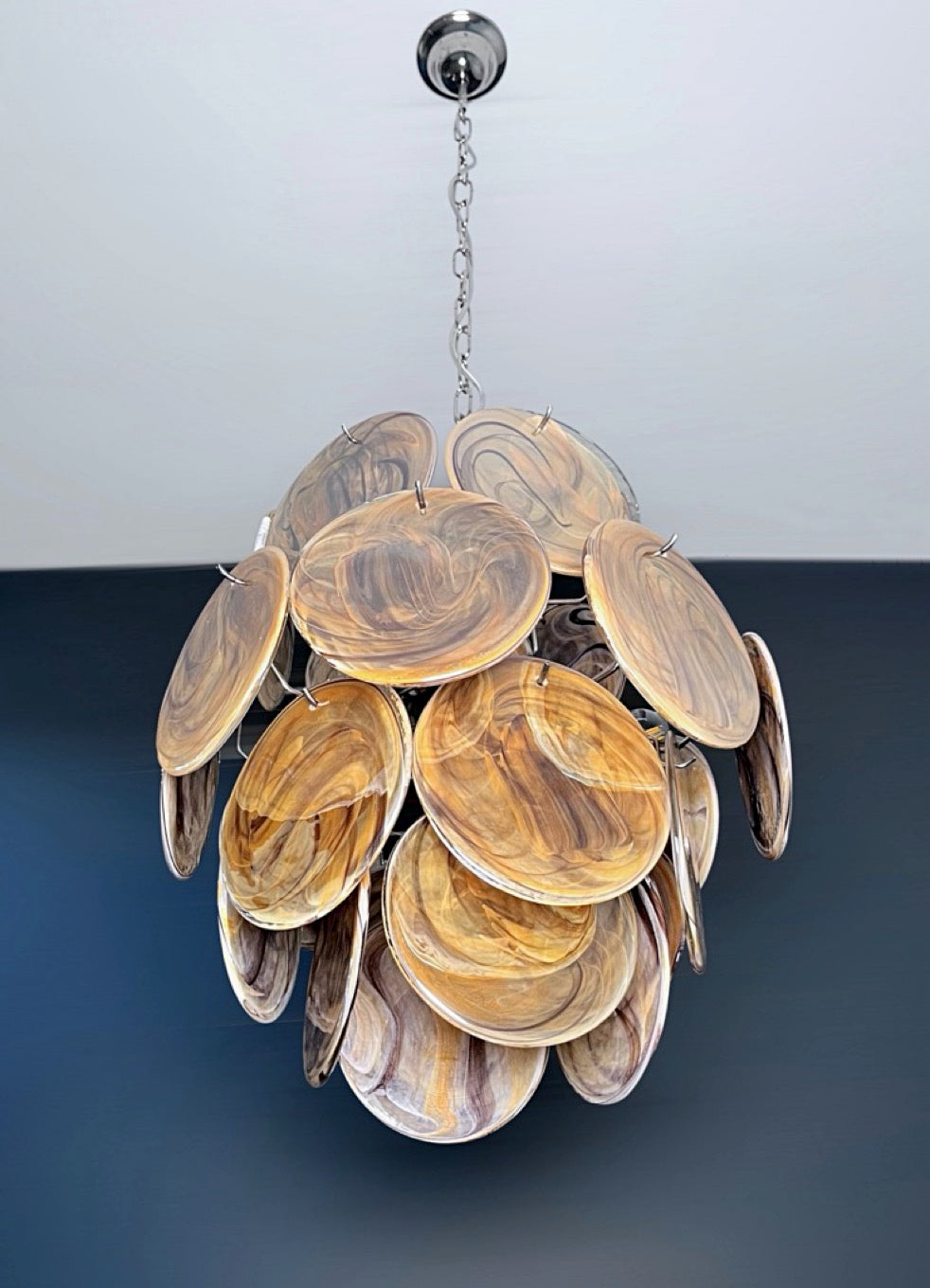 Murano Lysekrone | 24 Sort Alabaster Diskglass