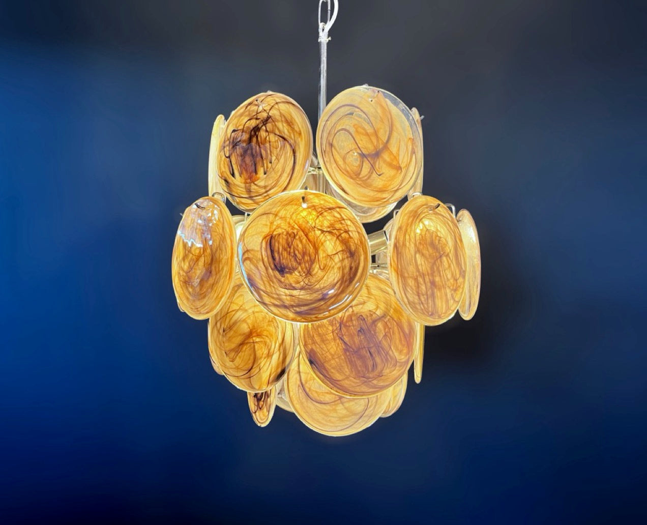 Murano Lysekrone | 24 Sort Alabaster Diskglass
