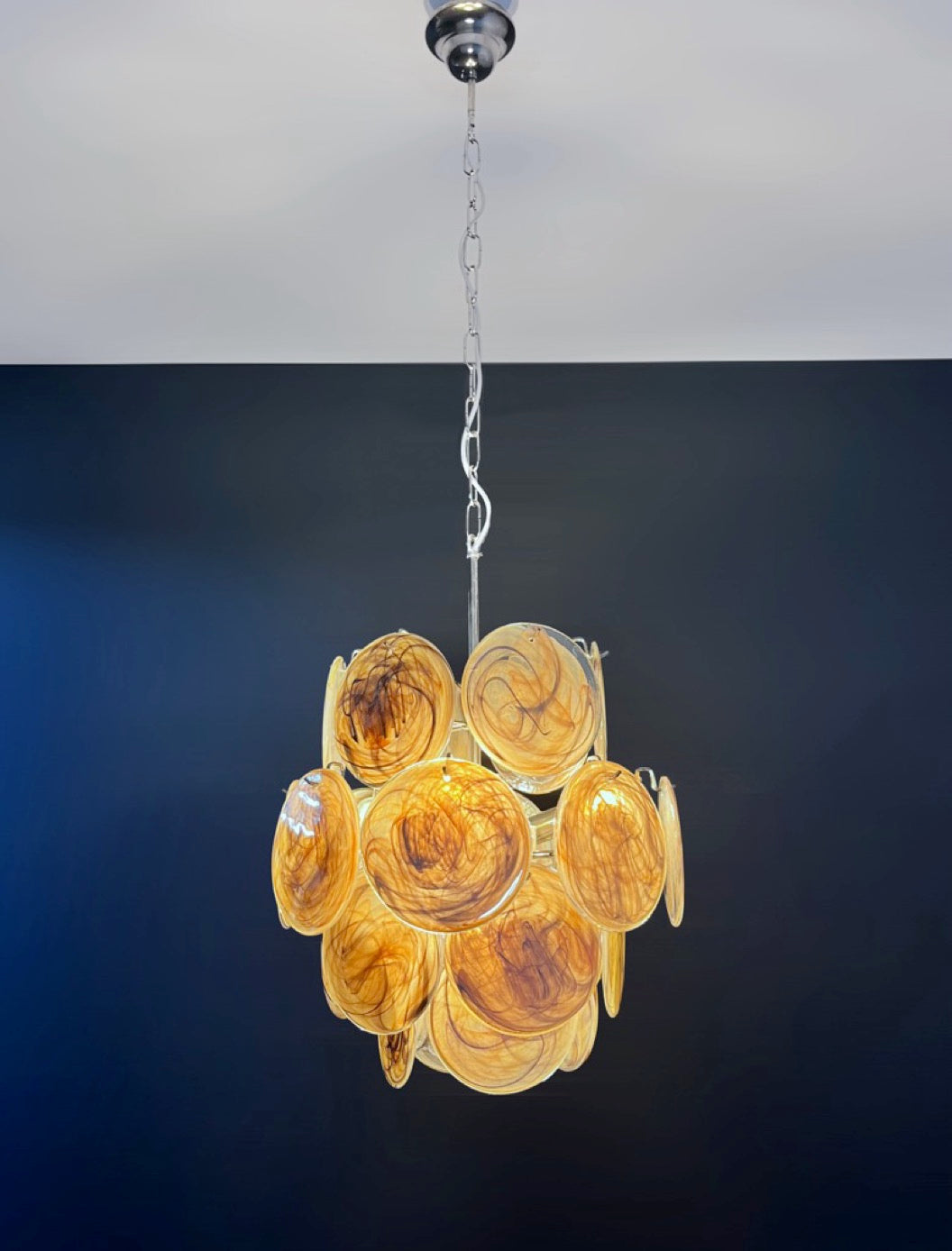 Murano Lysekrone | 24 Sort Alabaster Diskglass