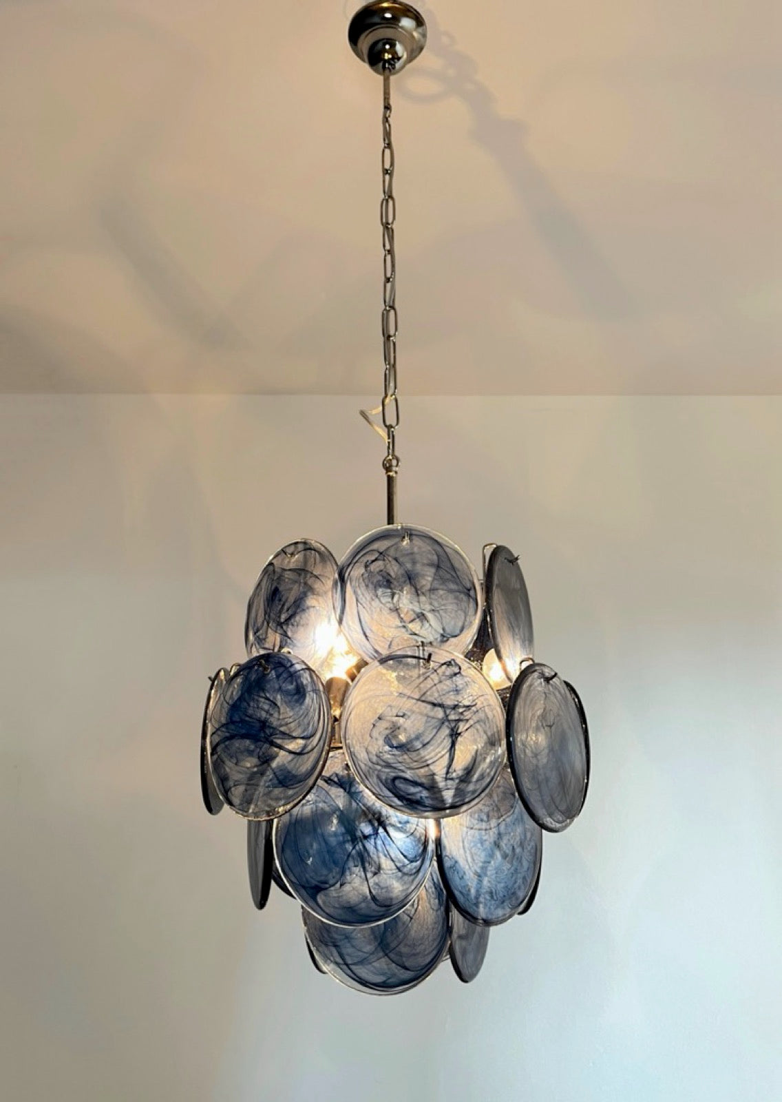 Vintage Italian Murano chandelier – 24 blackboard blue disks