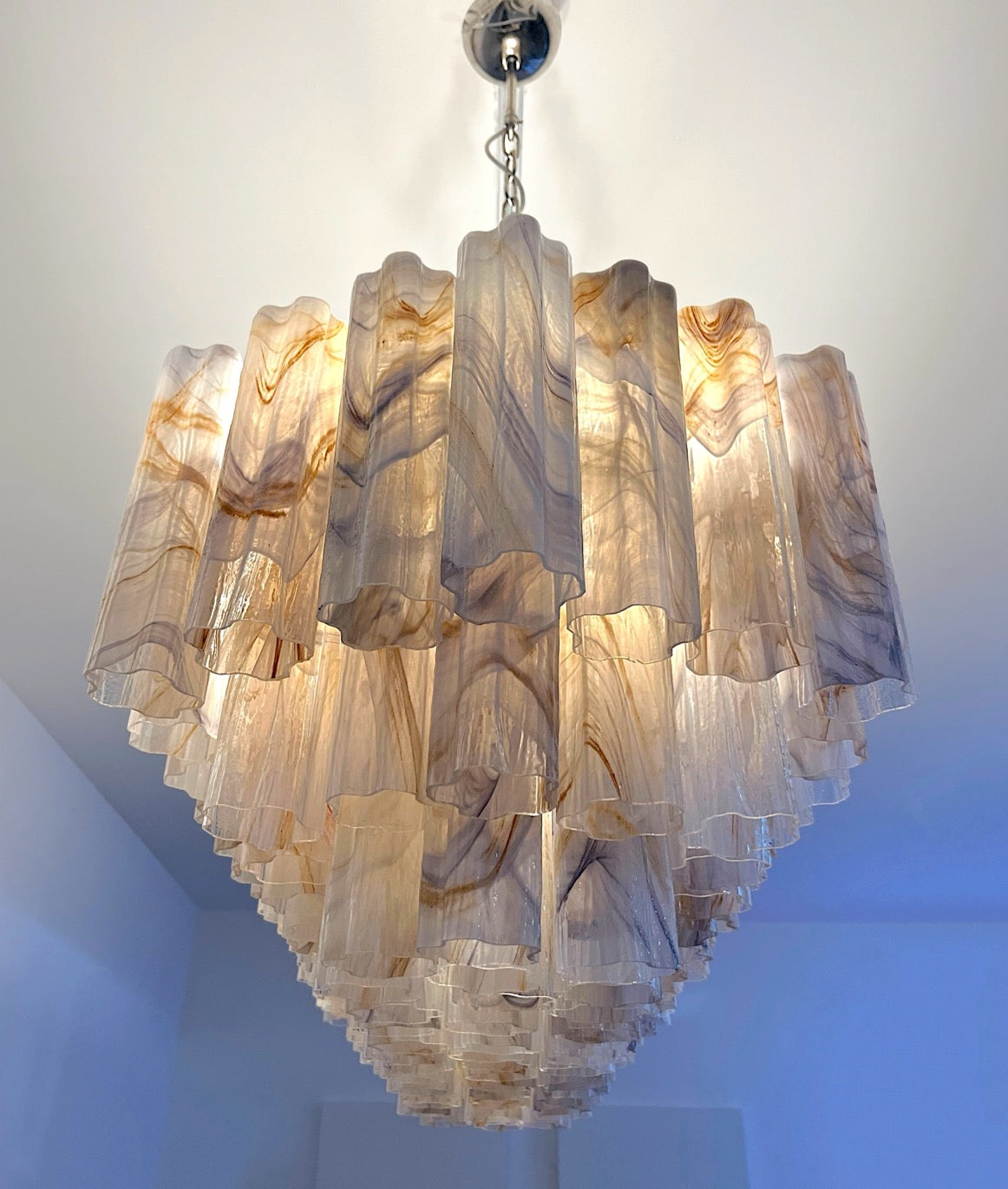 Elegant Murano tube Chandelier – 114 alabaster witeria glasses