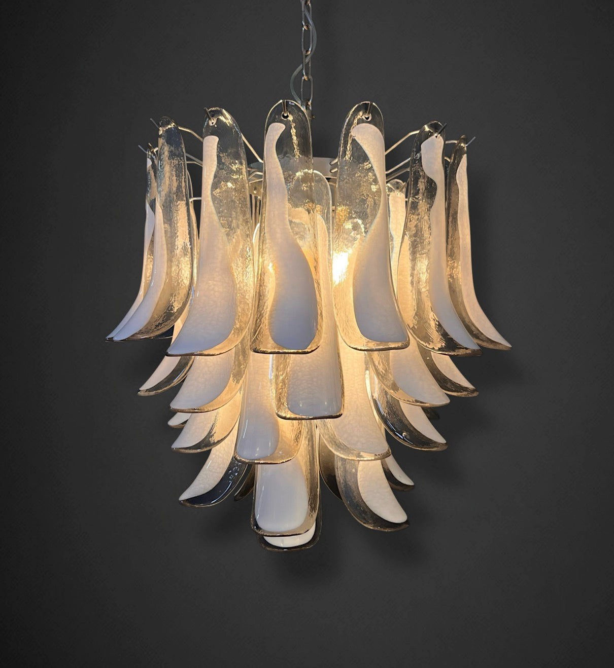 Italian vintage Murano chandelier – Mazzega – 41 smoked lattimo glass petals