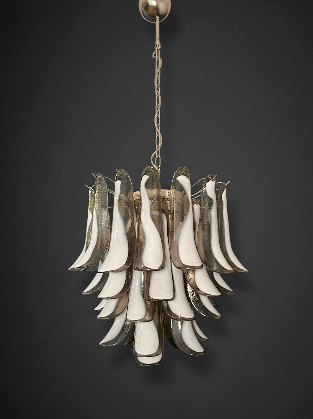 Italian vintage Murano chandelier – Mazzega – 41 smoked lattimo glass petals