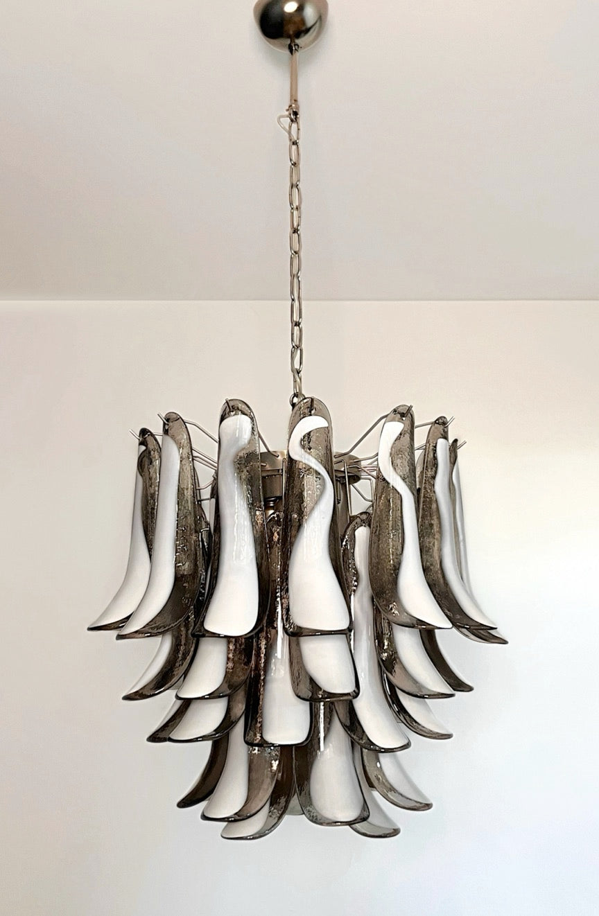 Italian vintage Murano chandelier – Mazzega – 41 smoked lattimo glass petals