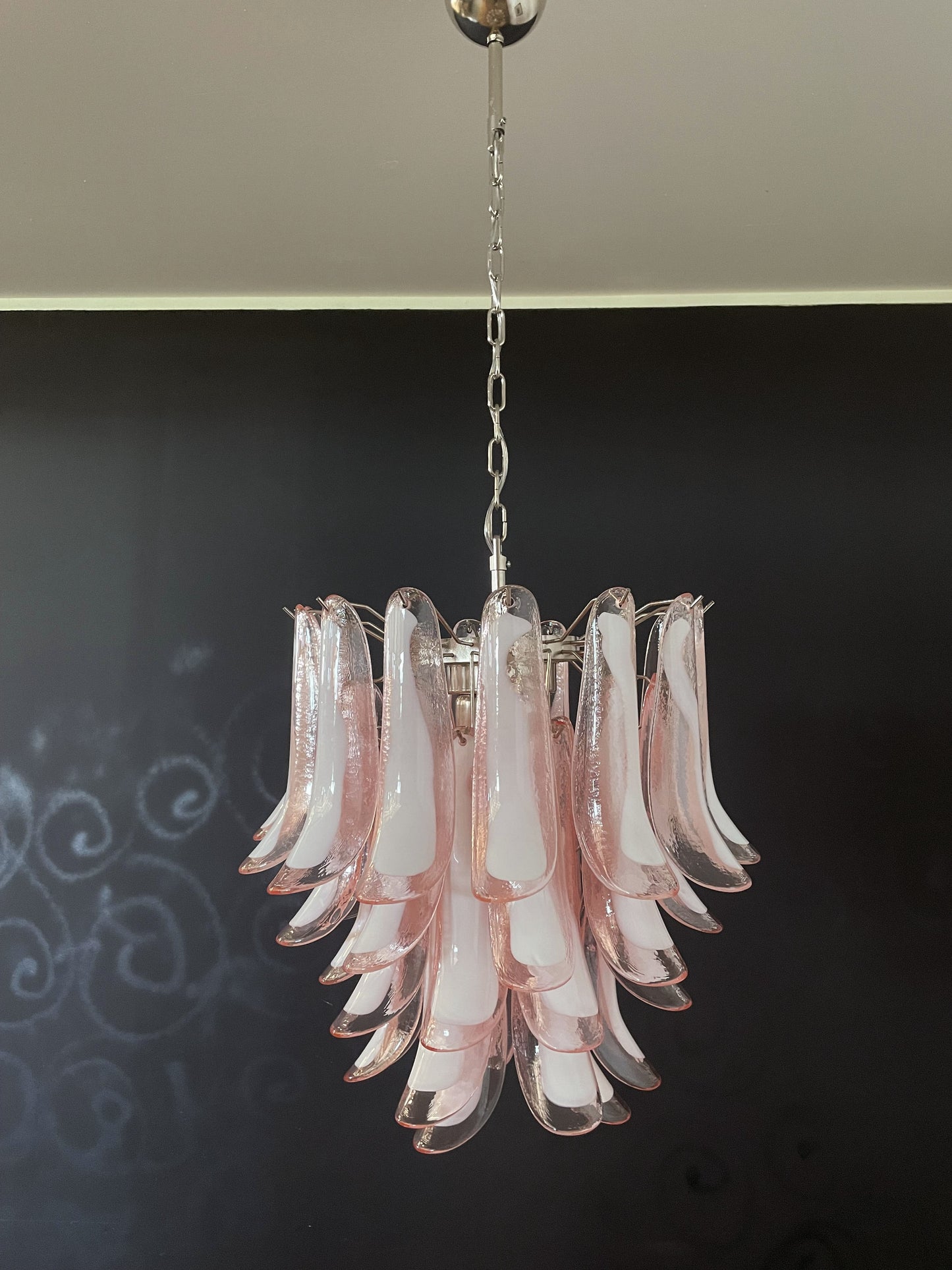 Murano Chandelier | 41 Pink cone leaf glass