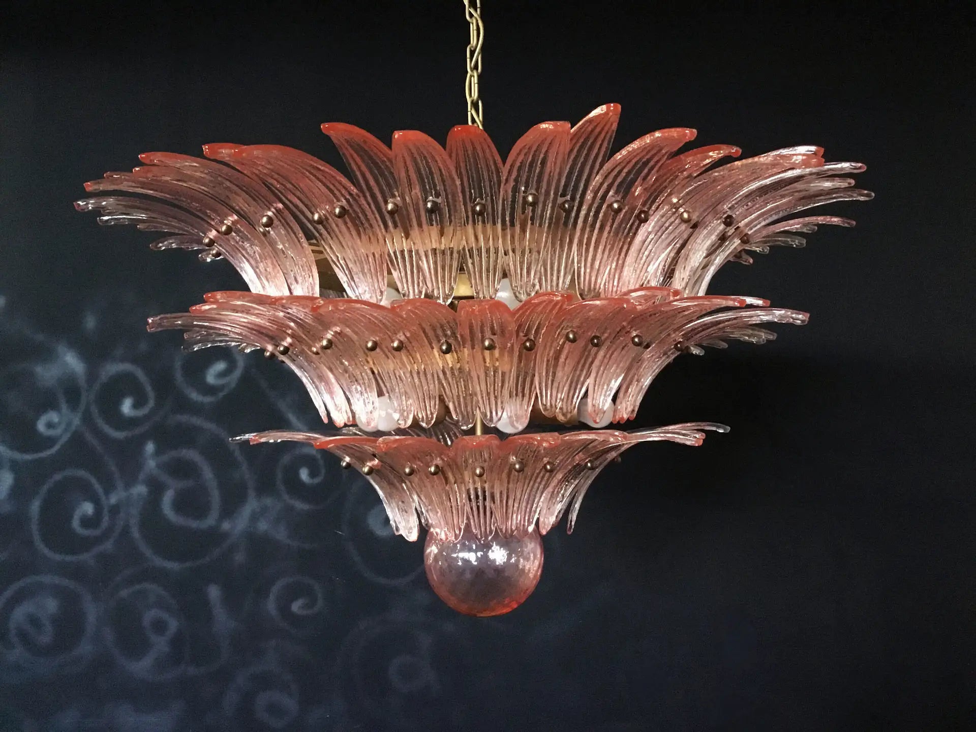 Lustre Murano – 104 Verres à Pétales Rose – détail 2 – Murano Classics