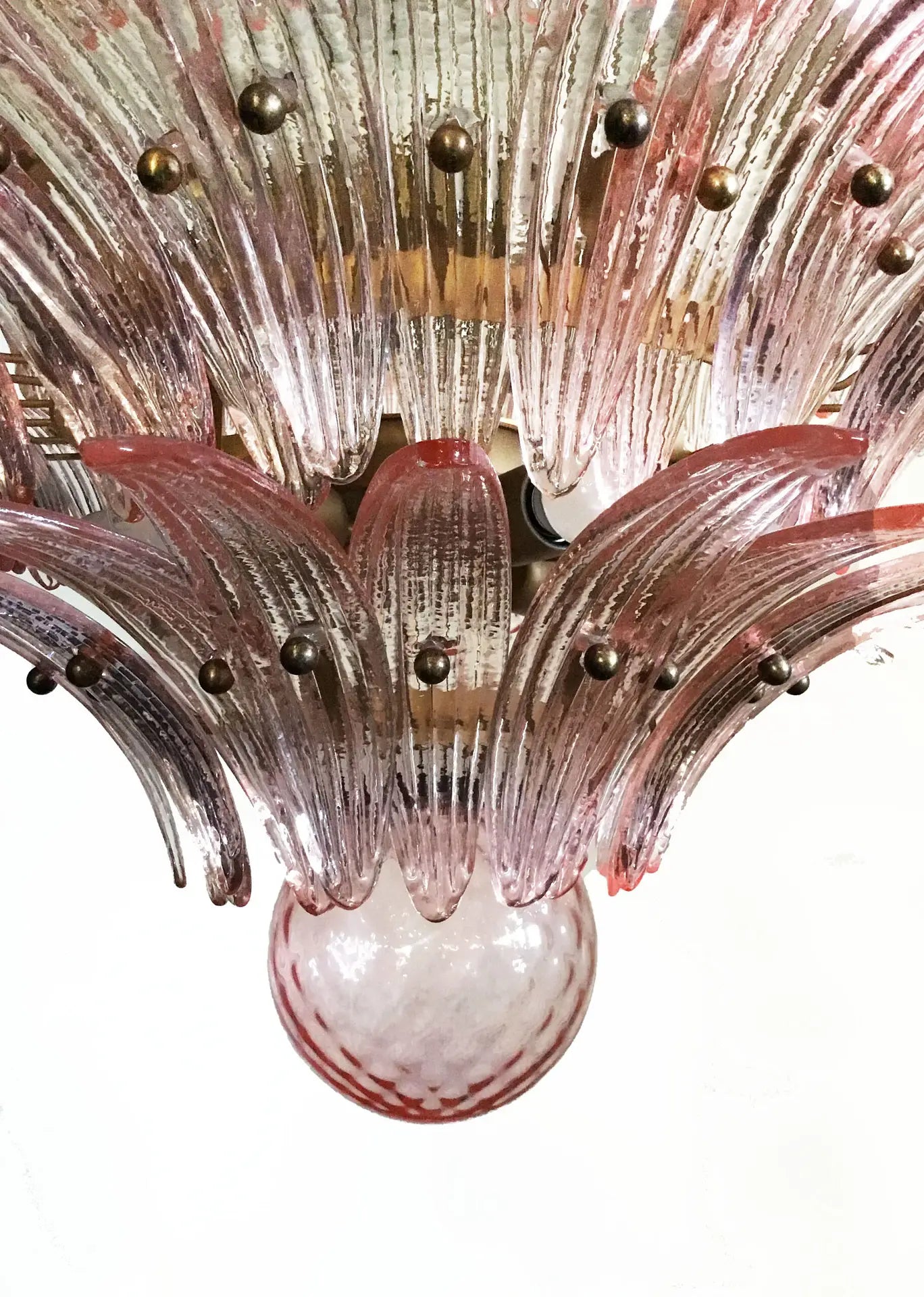 Lustre Murano – 104 Verres à Pétales Rose – détail 11 – Murano Classics