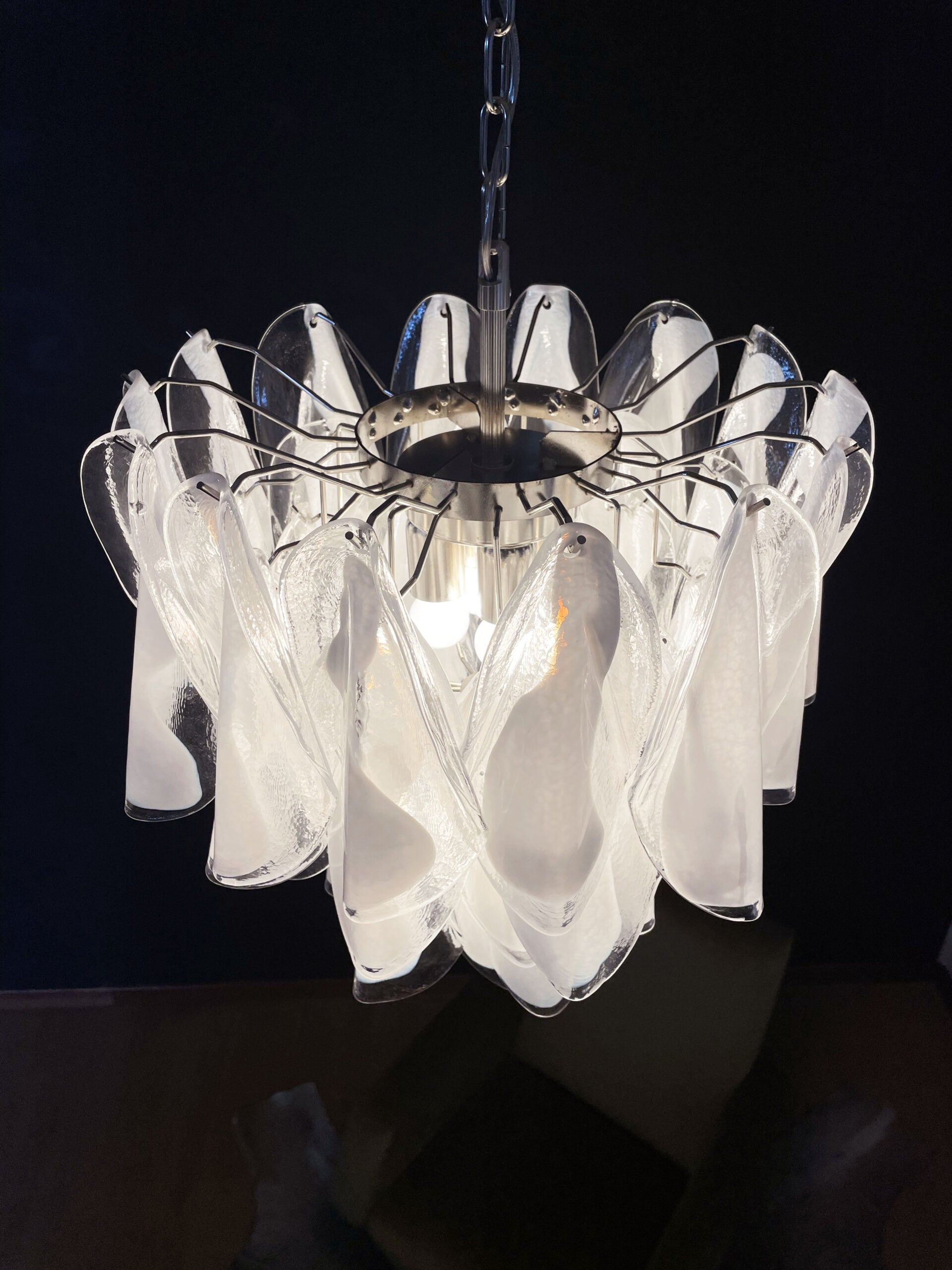 Murano Lysekrone – 41 Hvite Rondiniglass – detalj 3 – Murano Classics