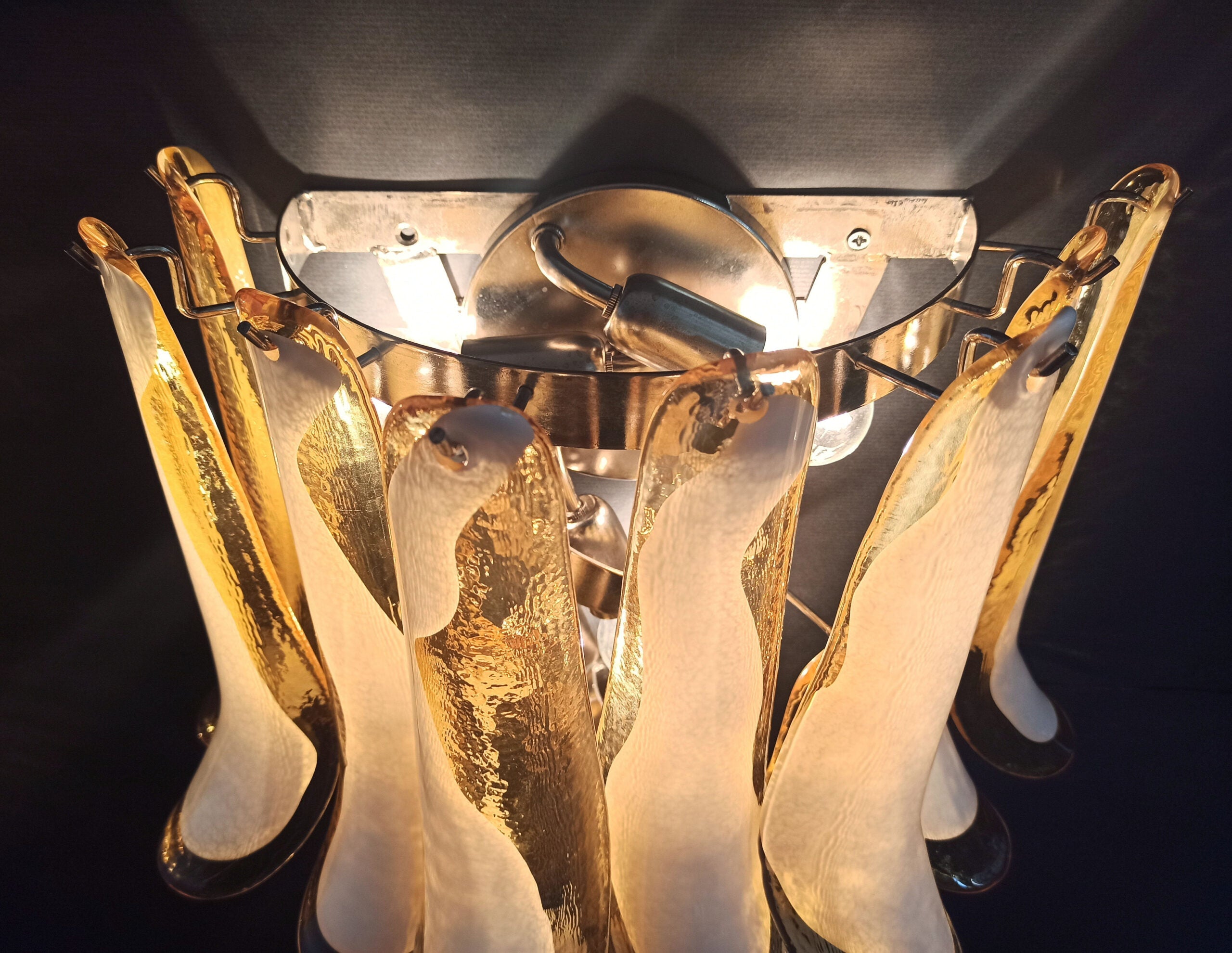 Murano Wandlampe – 16 Karamellfarbene Blütenblattgläser – 2er-Set – Detail 6 – Murano Classics
