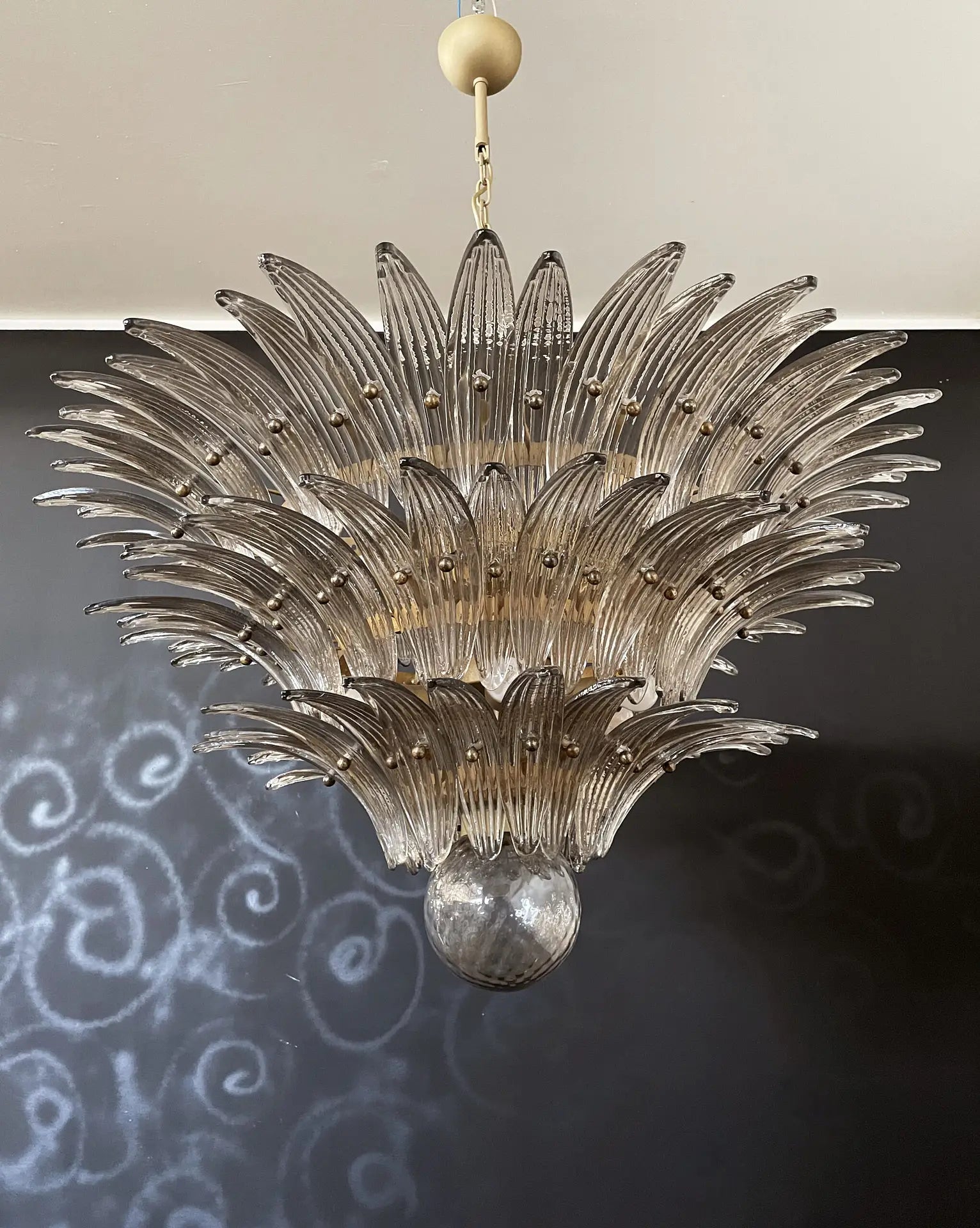 Murano Chandelier – 104 Smoked Palmette Glass – detail 4 – Murano Classics