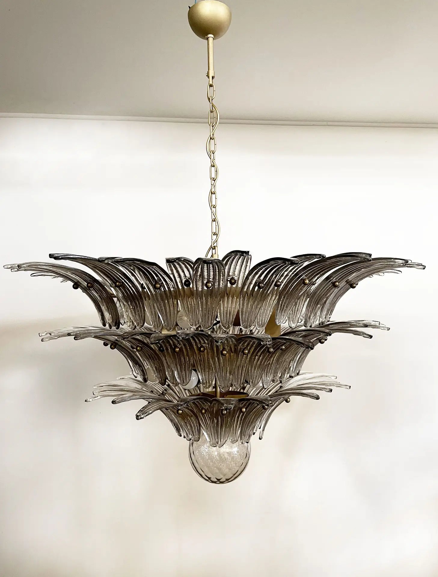 Murano Chandelier – 104 Smoked Palmette Glass – detail 2 – Murano Classics
