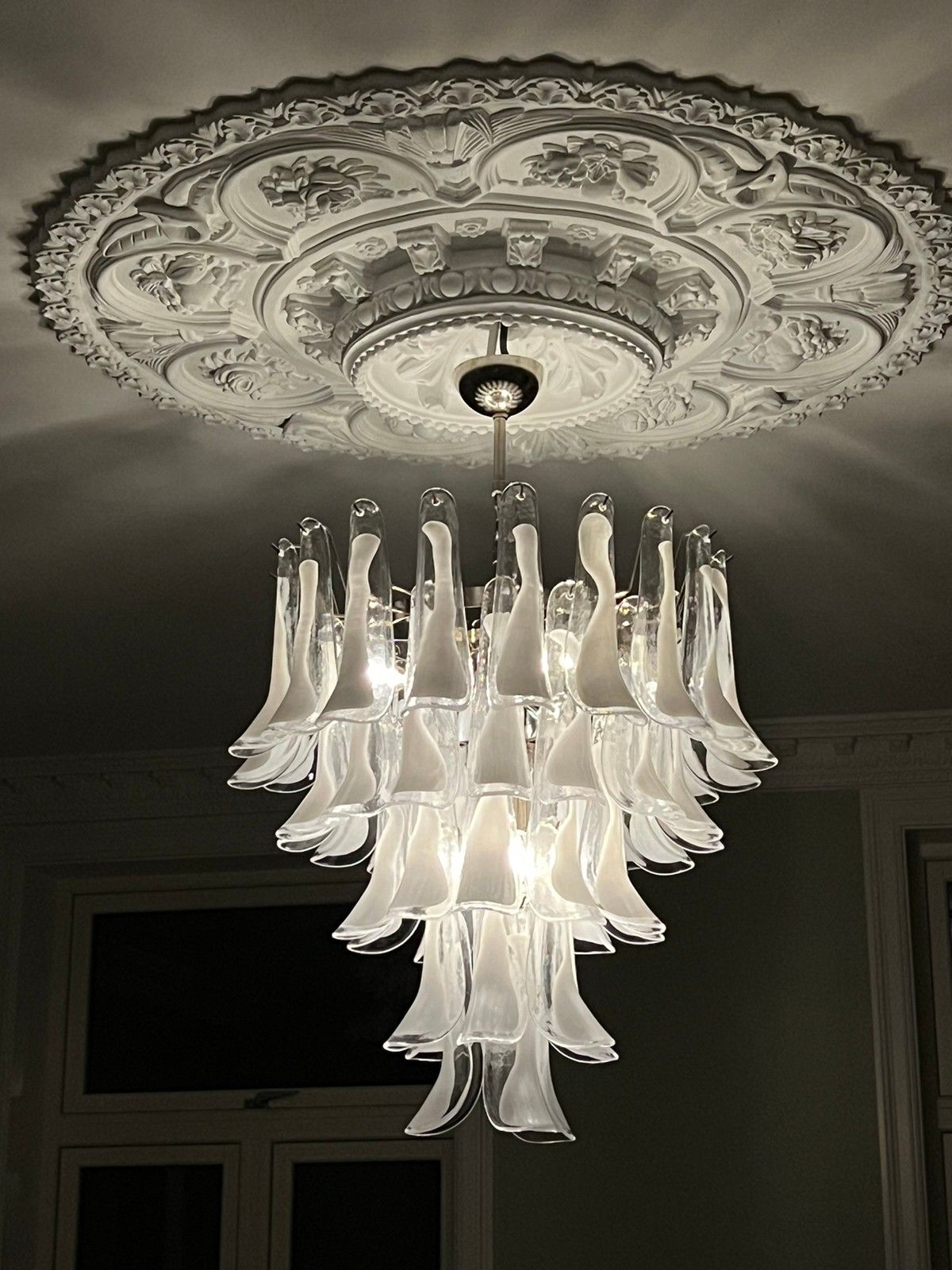 Murano Chandelier – 52 White Petal Glass – detail 2 – Murano Classics