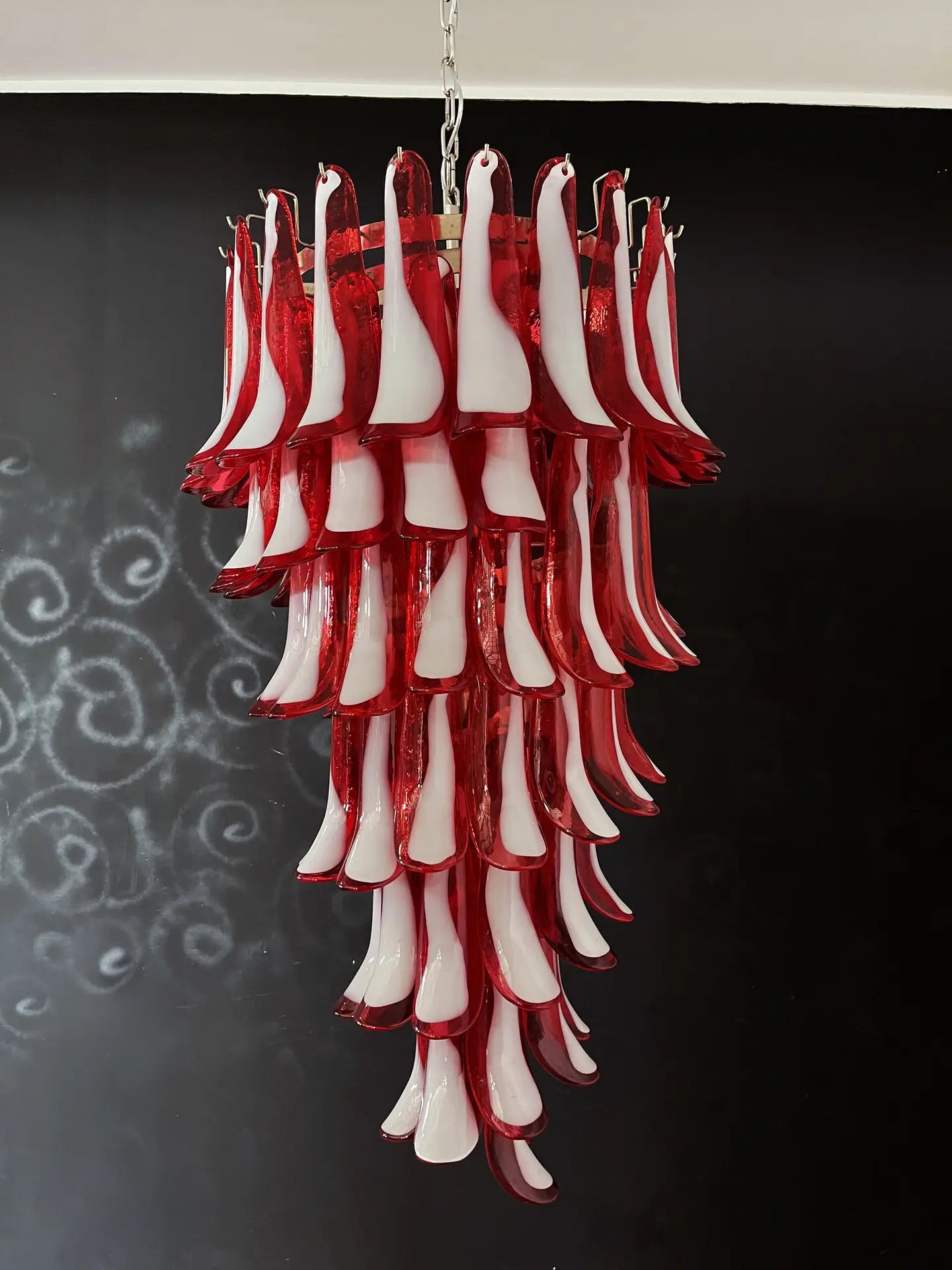 Murano Kronleuchter – 83 Rote Blütenblattgläser – Detail 2 – Murano Classics