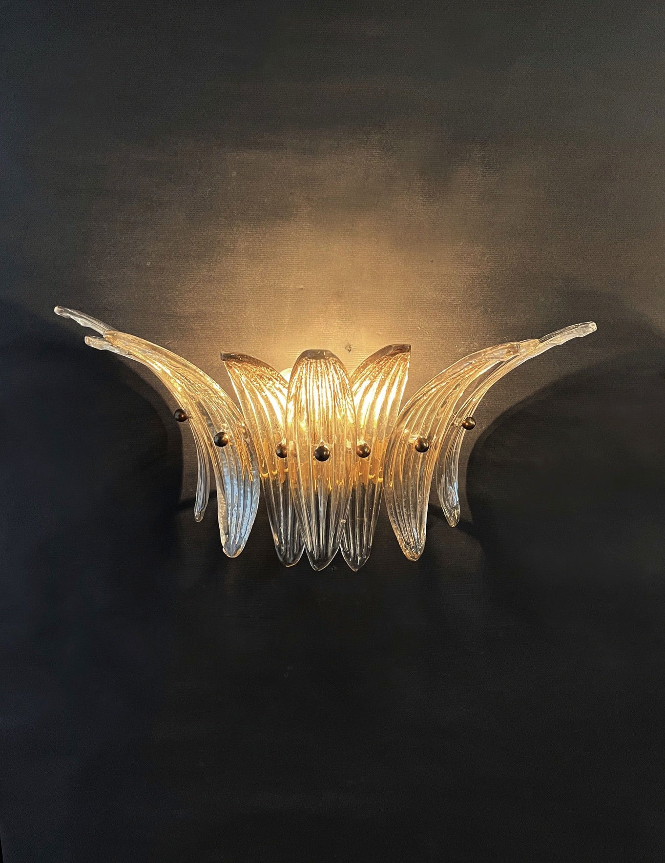 Murano Wall Lamp – 9 Smoked Palmette Glass – Set of 2 – detail 1 – Murano Classics