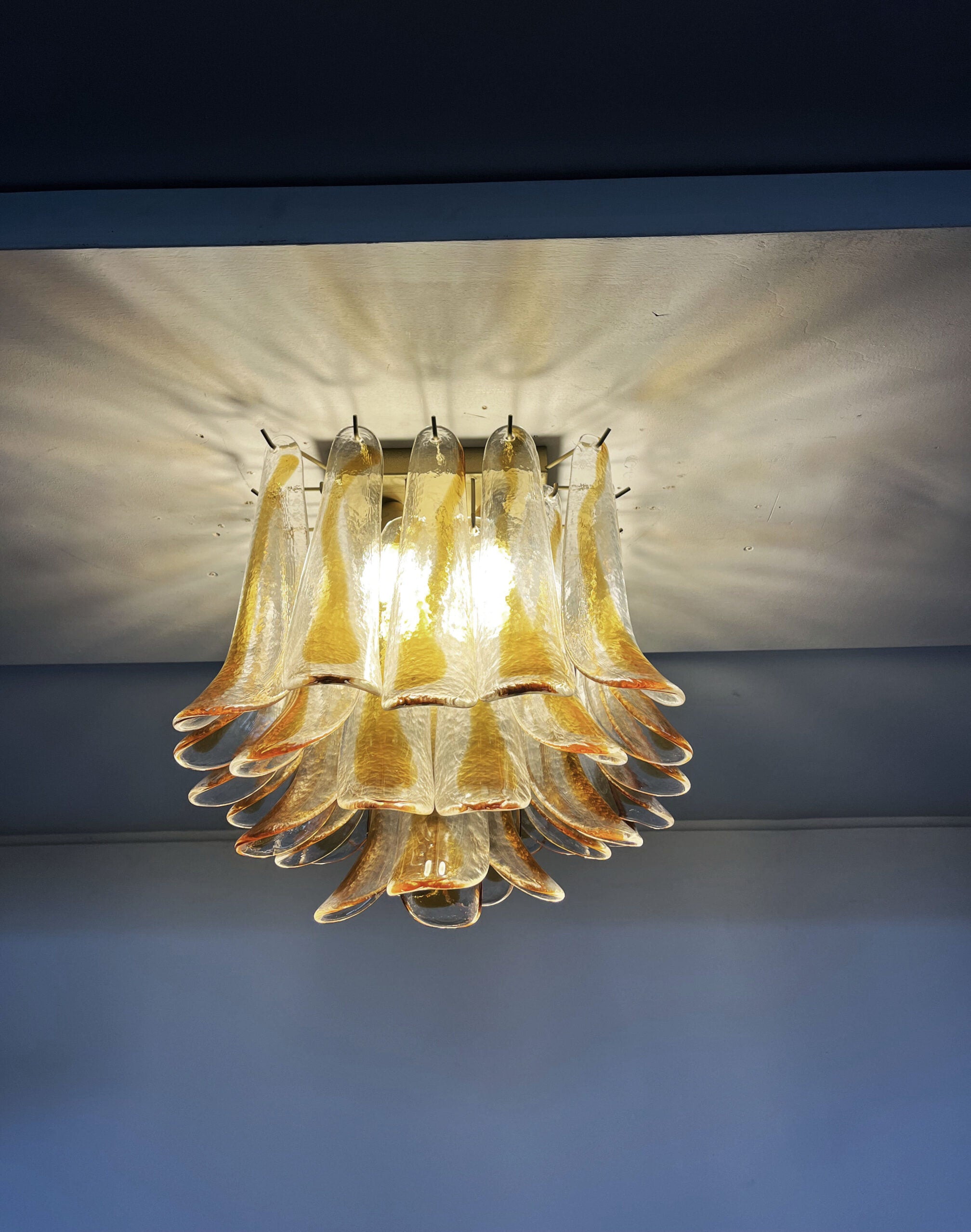 Murano Deckenlampe – 32 Klares, Gelbes Blütenblattglas – Detail 5 – Murano Classics